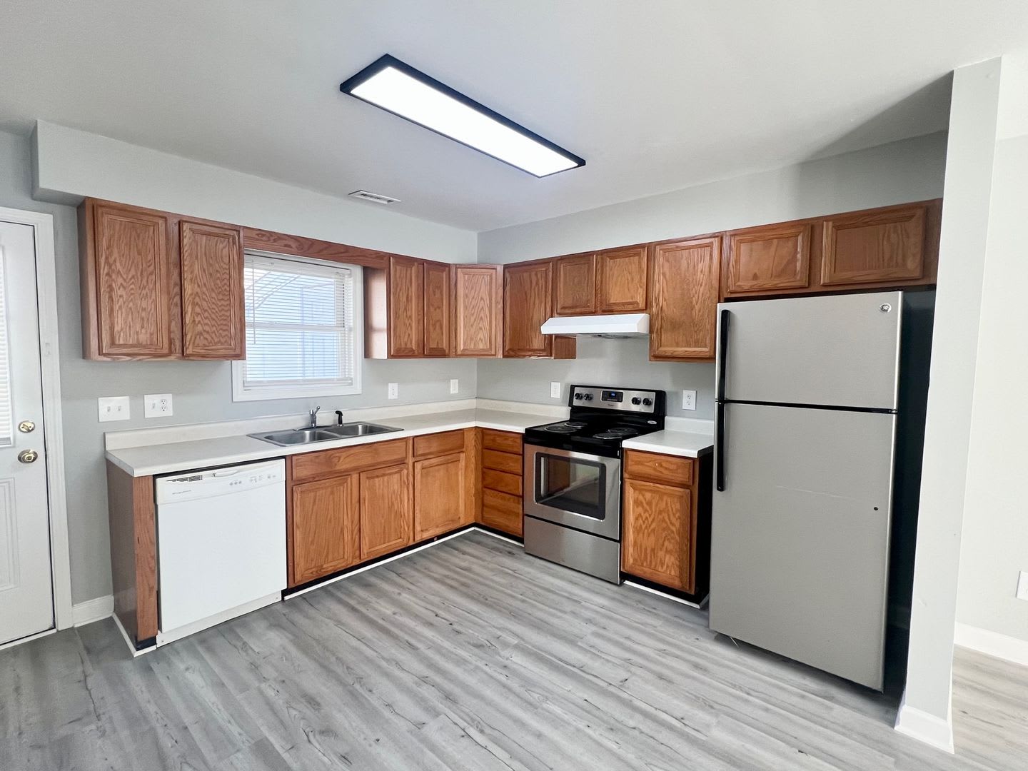 Two bedroom, one bath apartment in Burlington – photo 2