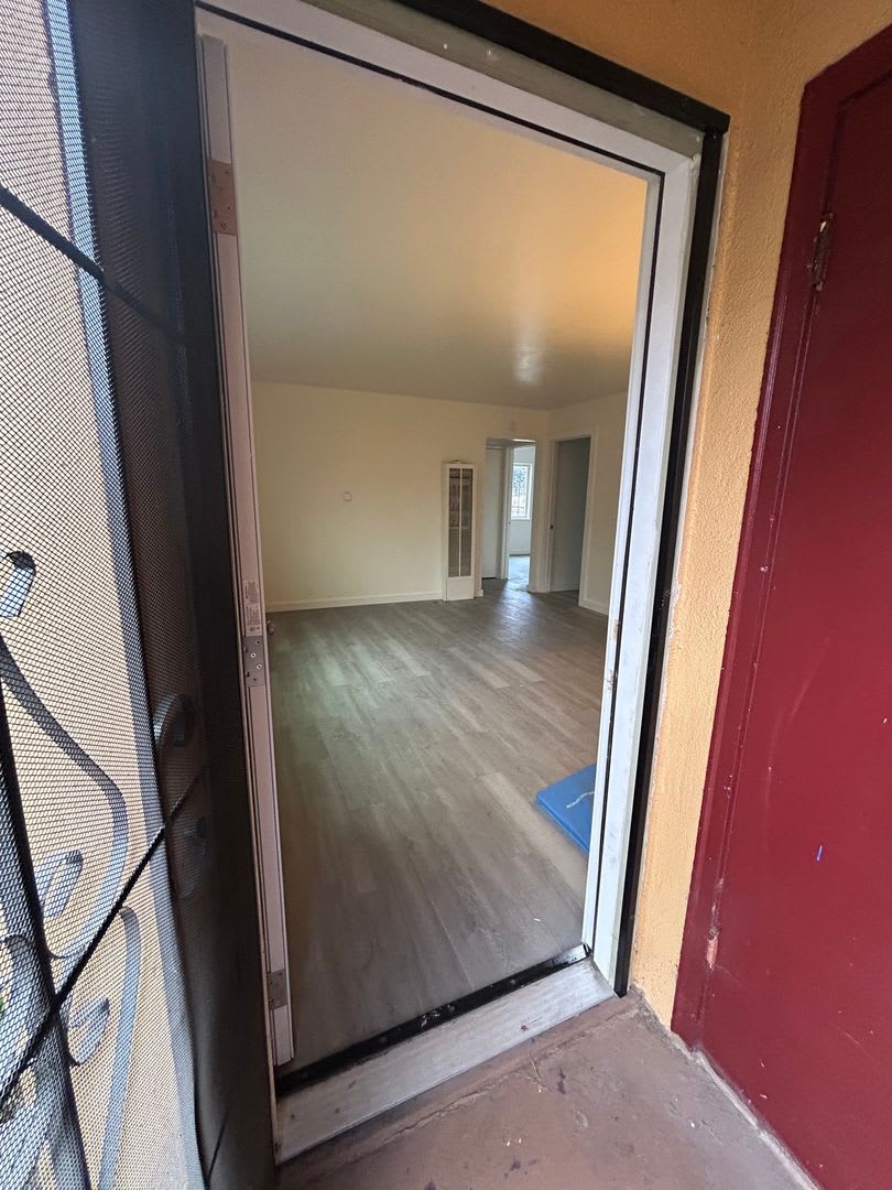 2 Bedroom 1 Bath Apartment 950 sft with utilities (except PGE) – photo 3