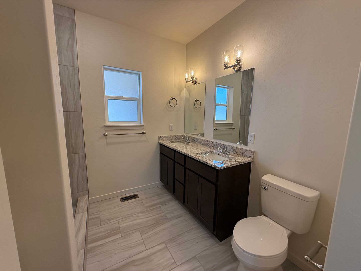 Available Now New 3 Bed 2 Bath Home – photo 5