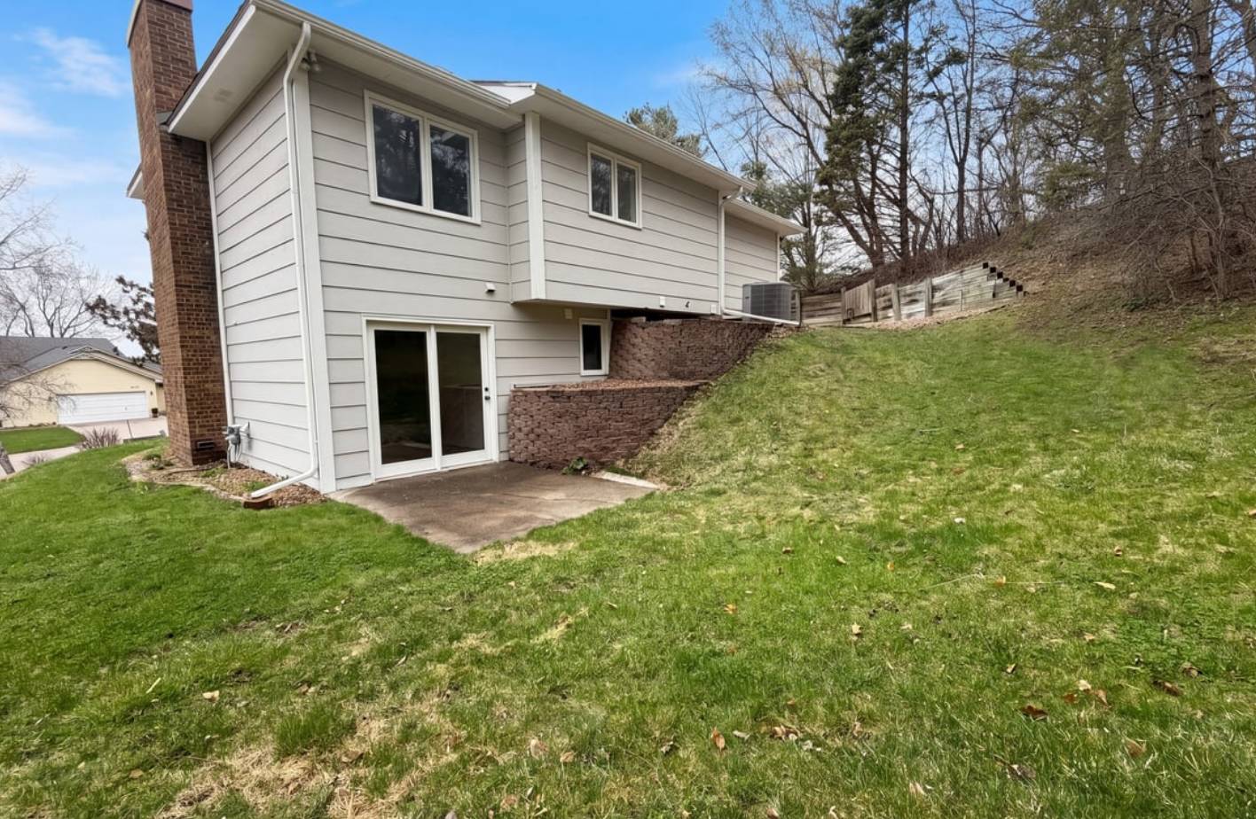 6475 Grandview Dr – photo 1