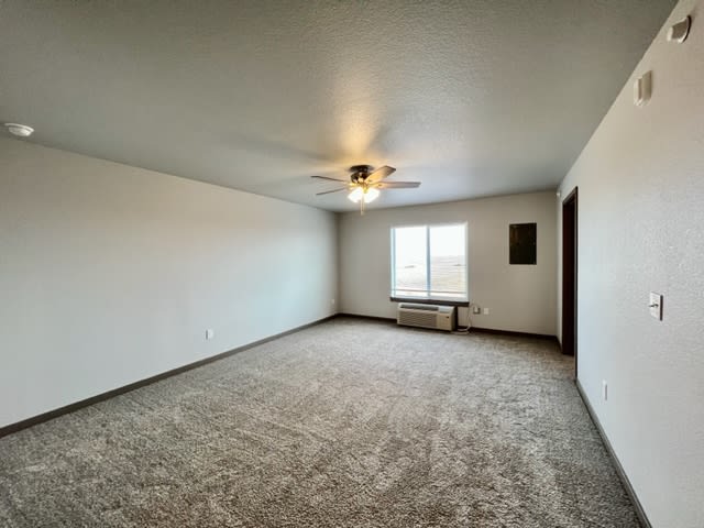 470 Constitution Blvd – photo 5