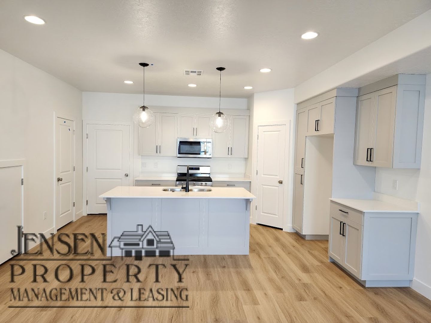 Newer Town Home in St. George- Lazy River & Community Pool – photo 4