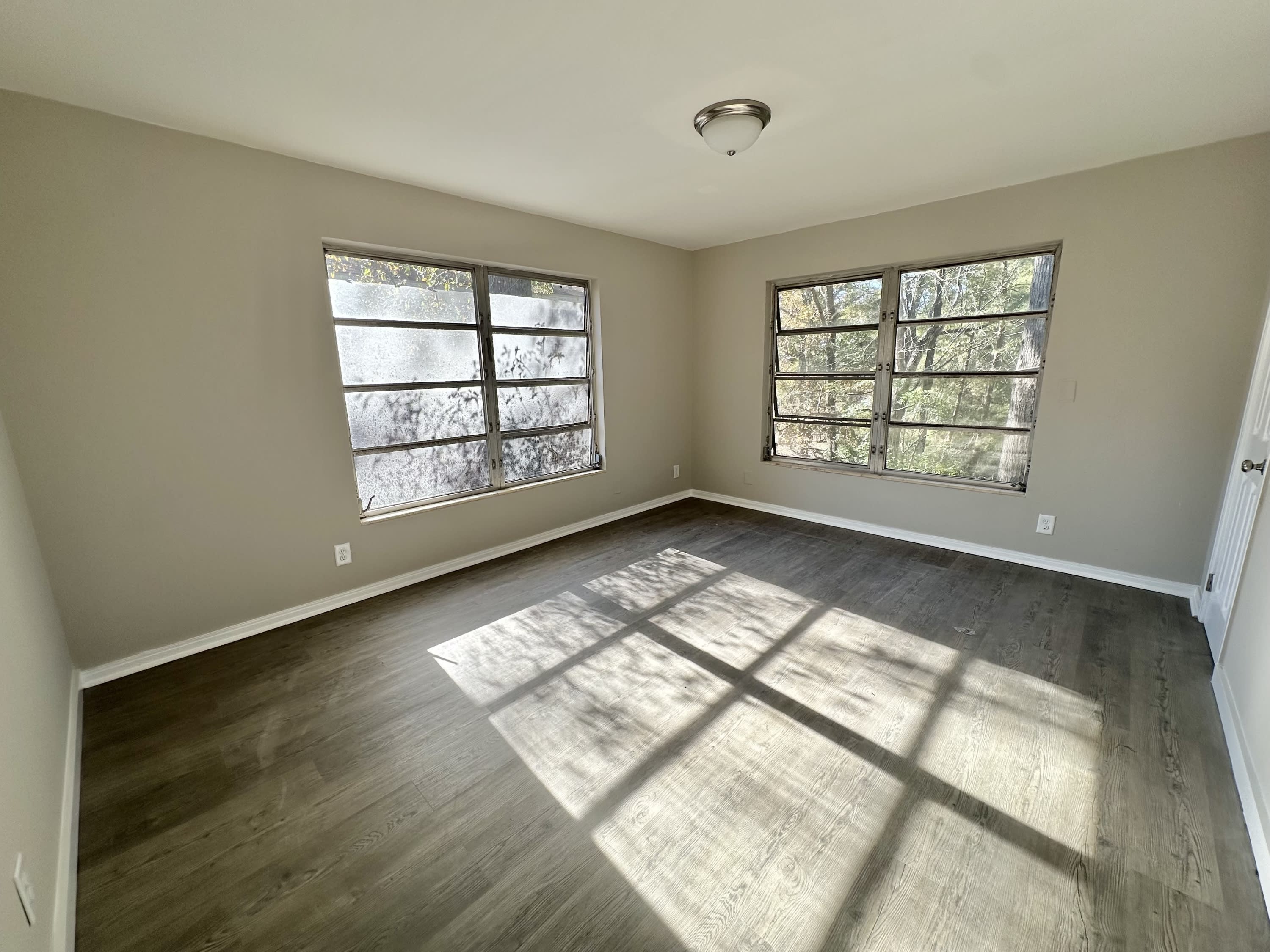 1930 Granville Avenue – photo 4
