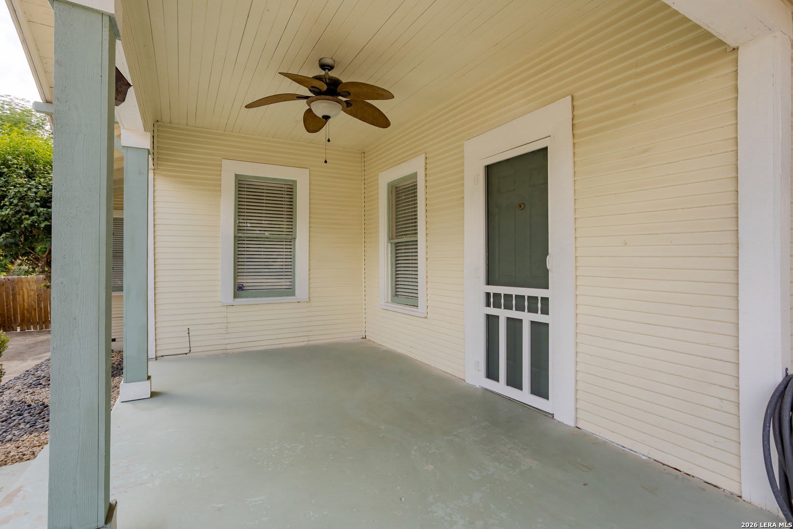 624 W AGARITA AVE – photo 3