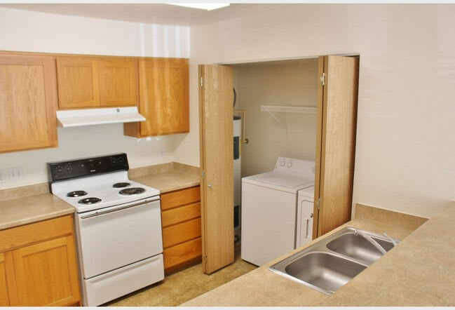 2811 S Lamonte St Spokane Wa 99203 – photo 4