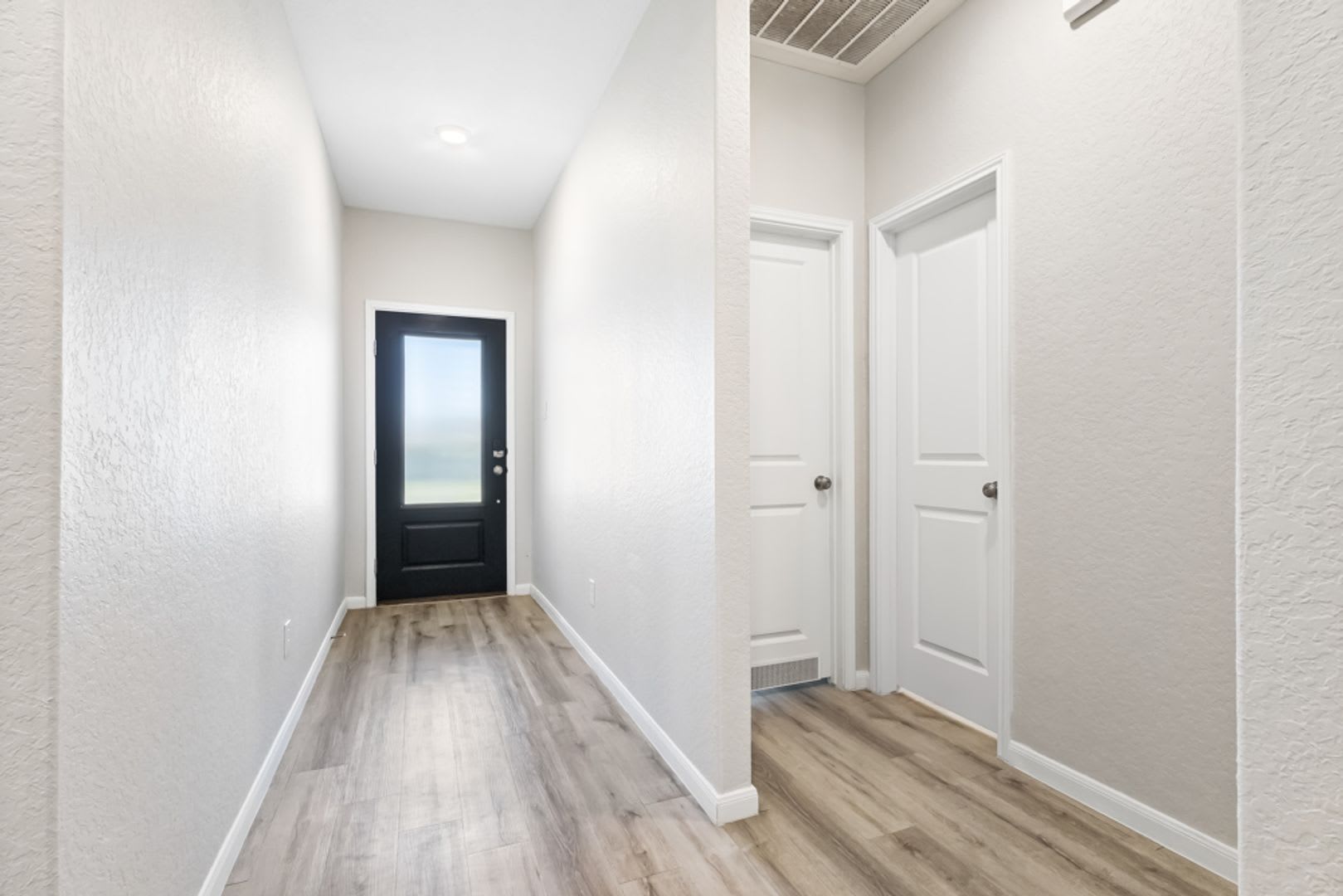 Move-In Ready in Voss Farms – 2 Weeks FREE Rent + Fresh Interior Paint! – photo 5