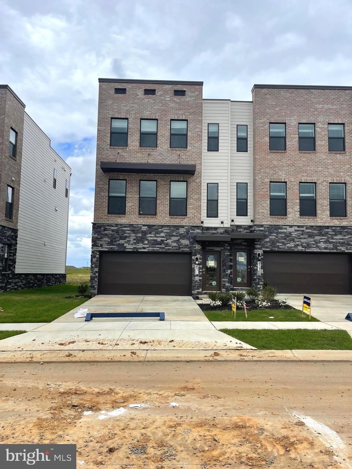 871 AMITY Street – photo 1