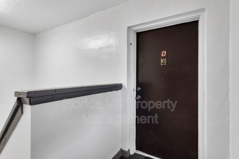 1629 W Oak Ridge Rd – photo 2