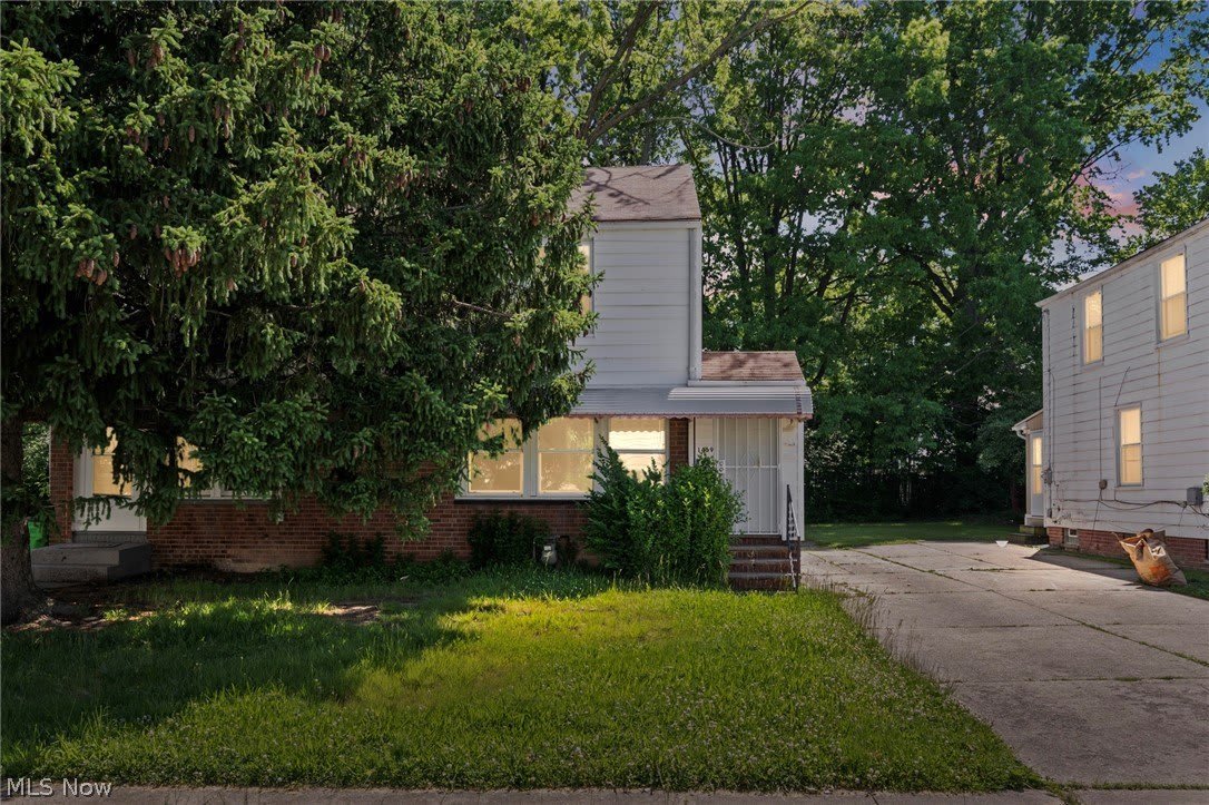 1469 E 250th Street – photo 2