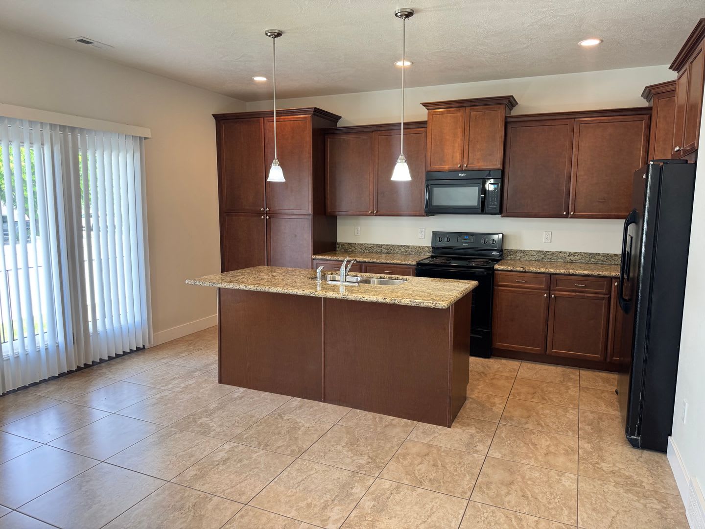 Beautiful Riverton Townhome For Rent – photo 2