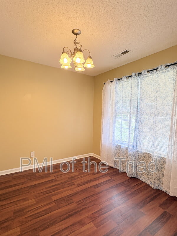 152 Drewsbury Dr – photo 2