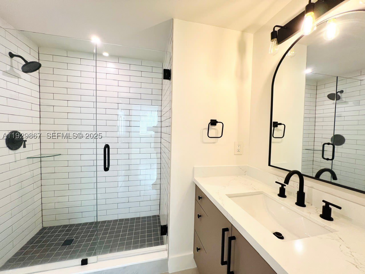 8000 N Nob Hill Rd – photo 4