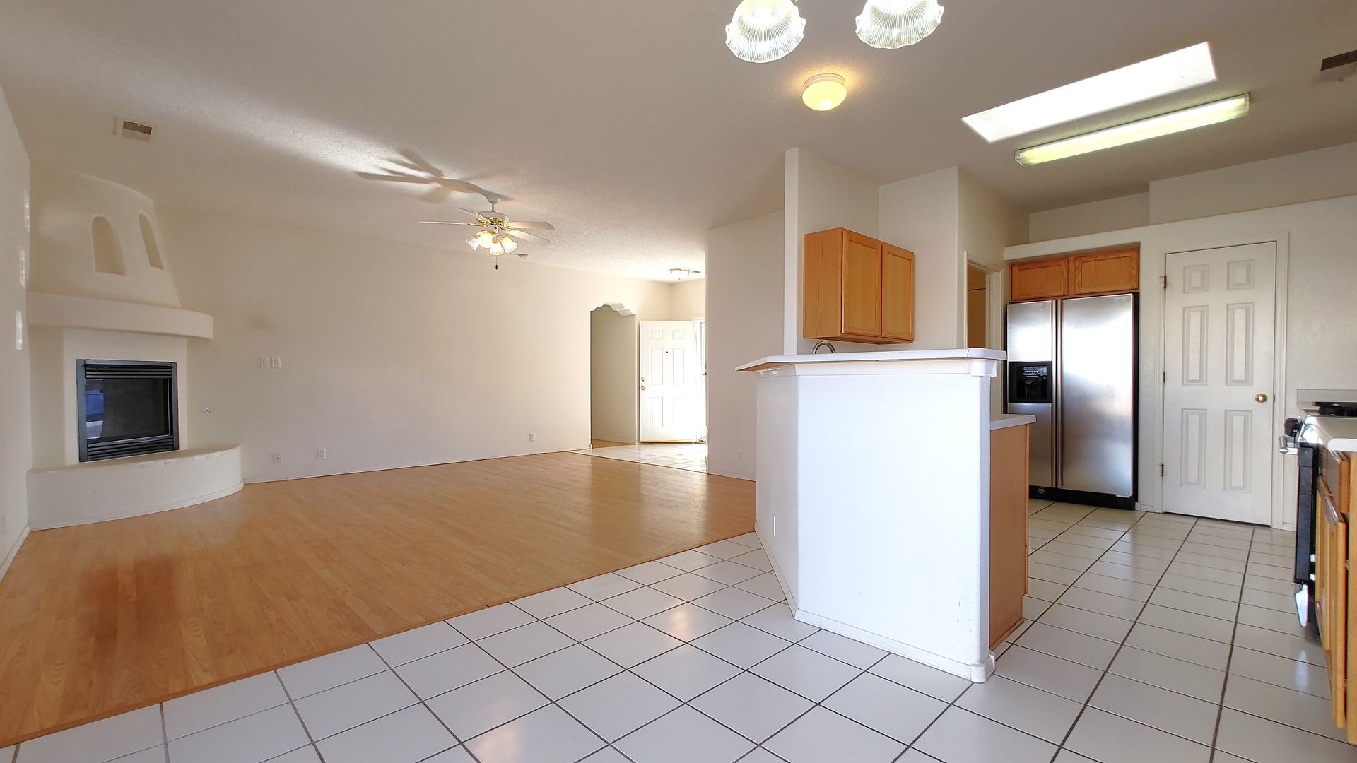 Beautiful 4 Bedroom, 2 Bath In The NW! – photo 3