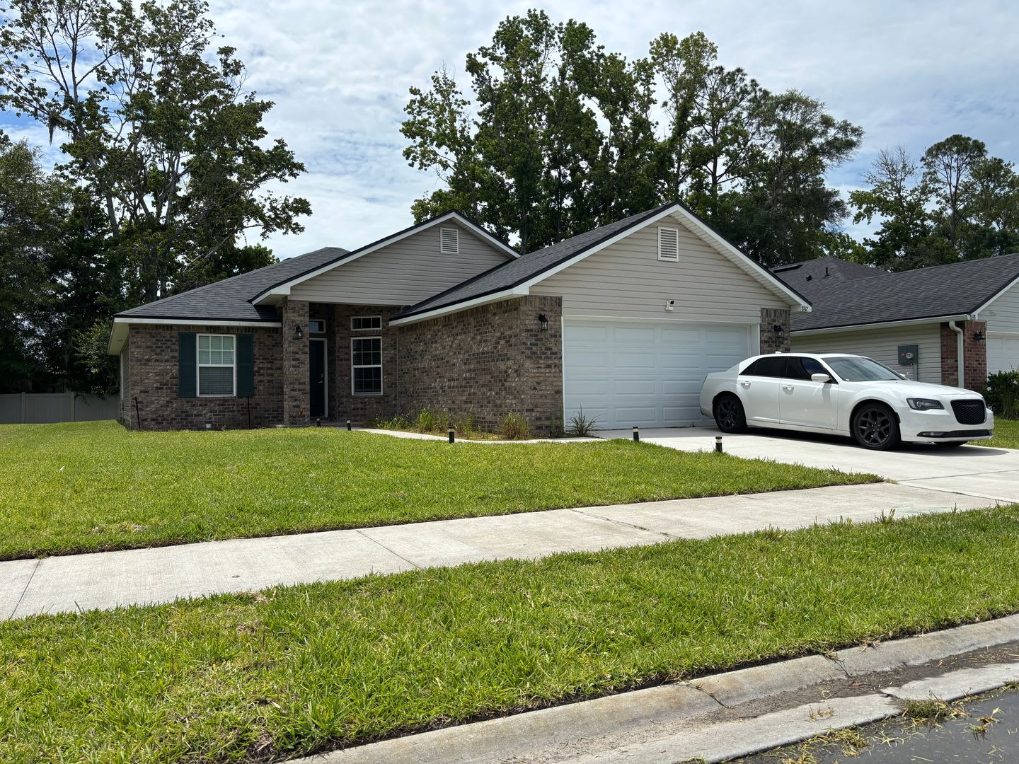 Beautiful 3/2 Located in 32219 priced to rent & won't last long! – photo 1