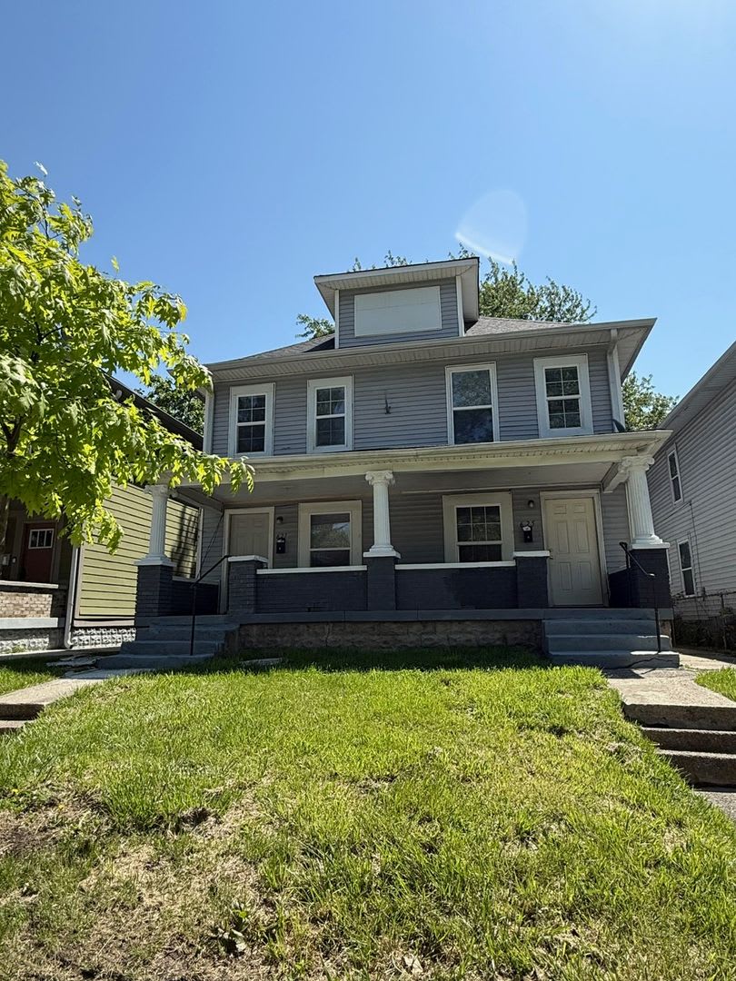 Newly Renovated 3BR/1BA Townhome near Downtown Indy – photo 2