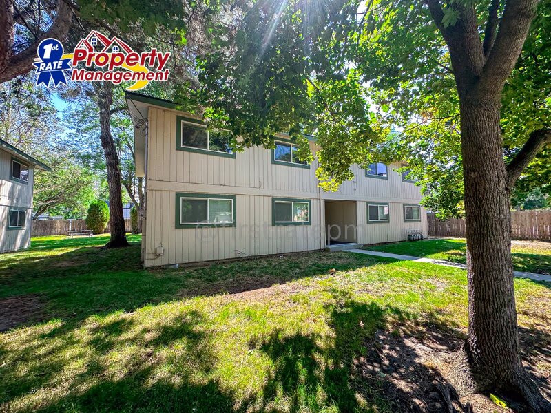 735 Belmont St – photo 4
