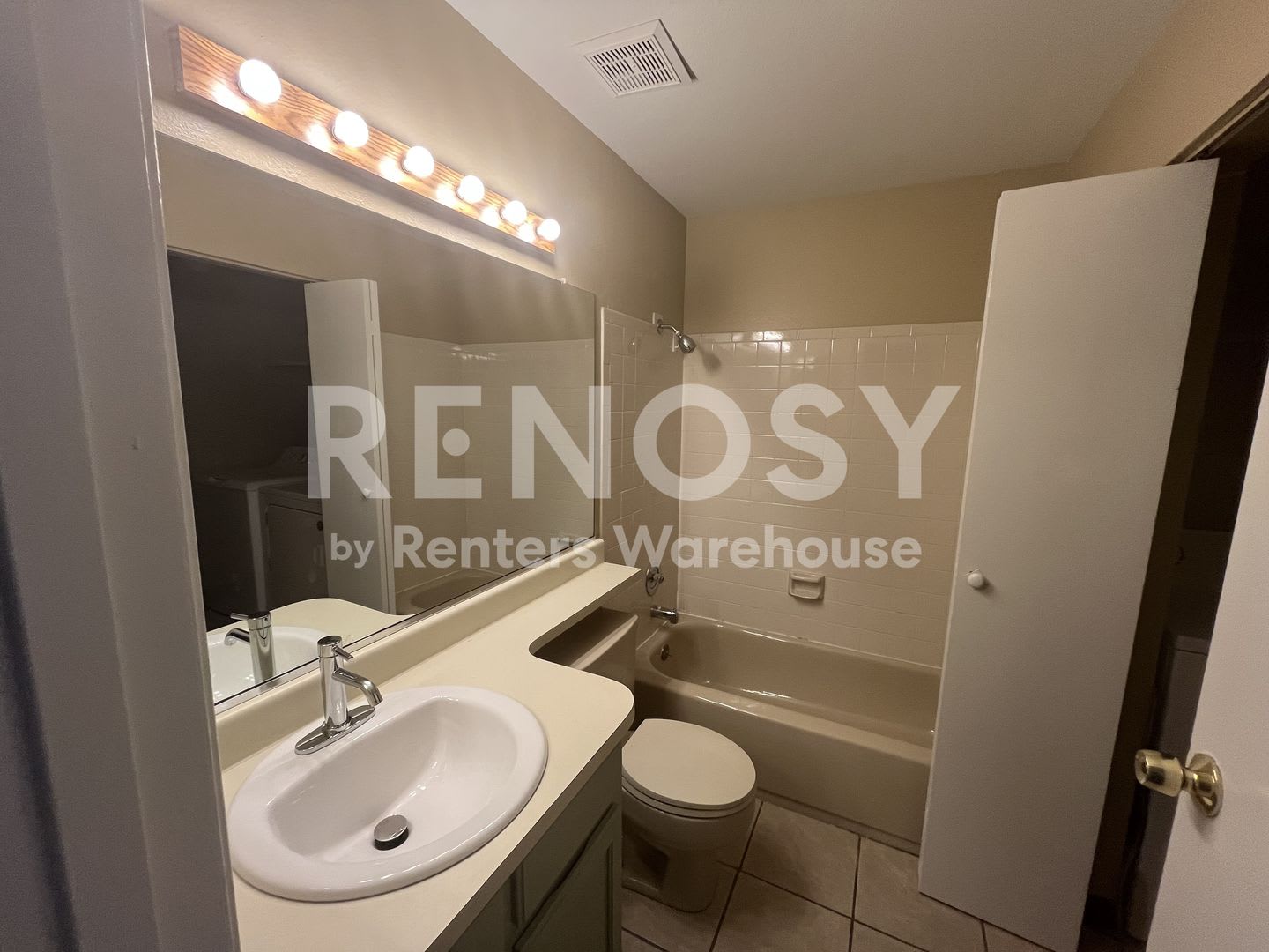 Comfort, Convenience, and Style—Your New Aurora Home Awaits! – photo 4