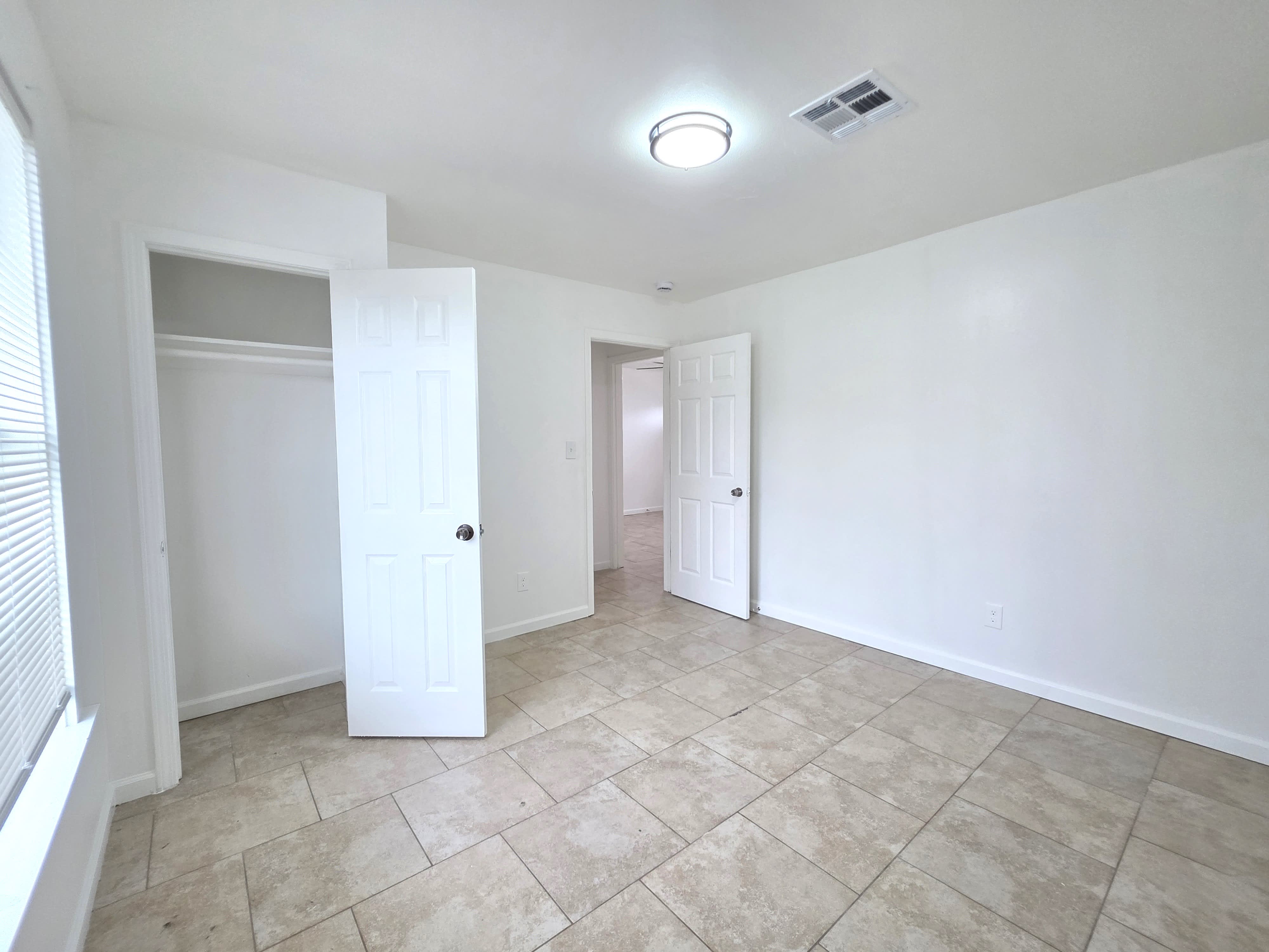 556 Westwood Dr – photo 5