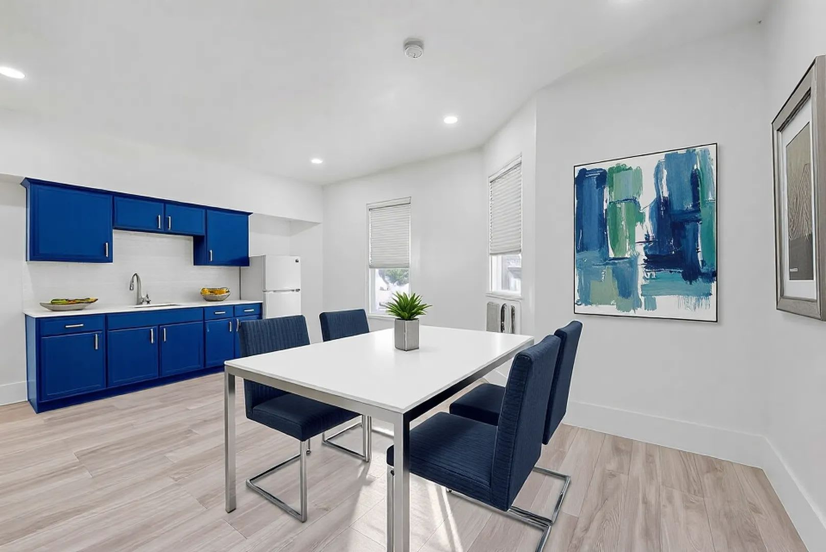526 W Munson – photo 1