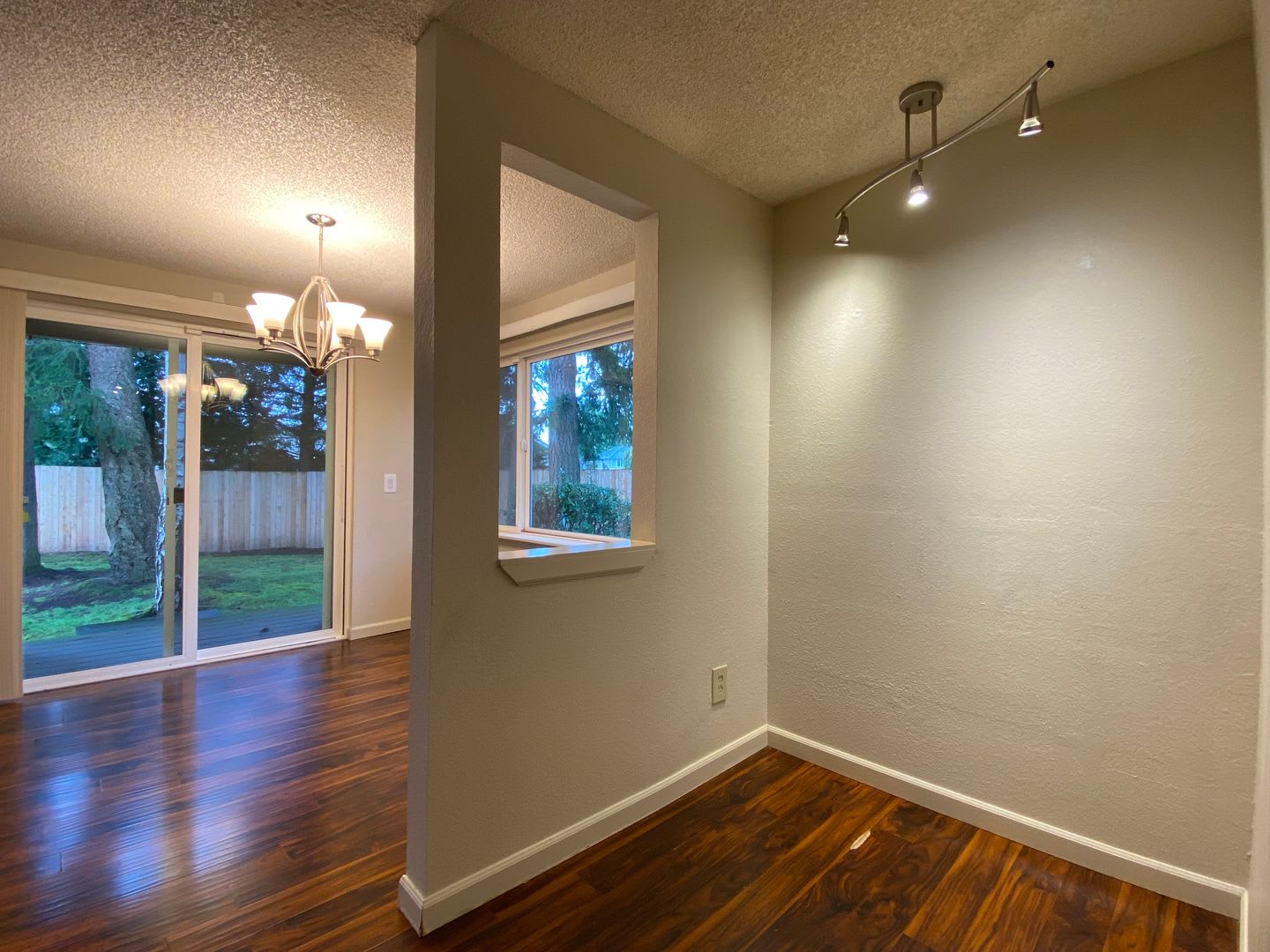 Practical 3 bedroom Des Moines Condo – photo 4