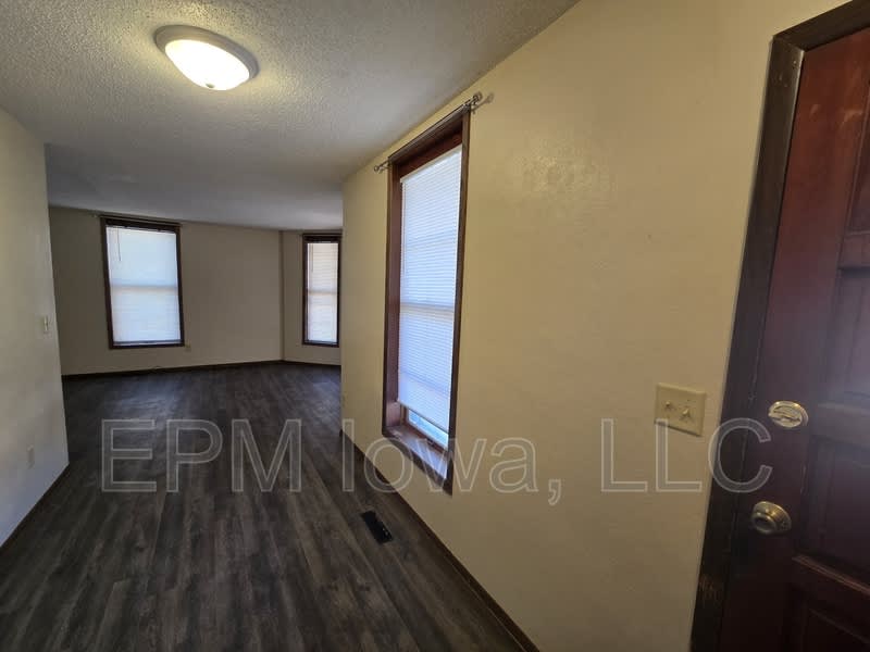 302 1st Street Southeast – photo 3