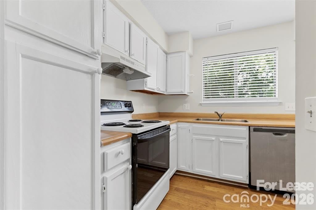 3156 Heathstead Place – photo 5