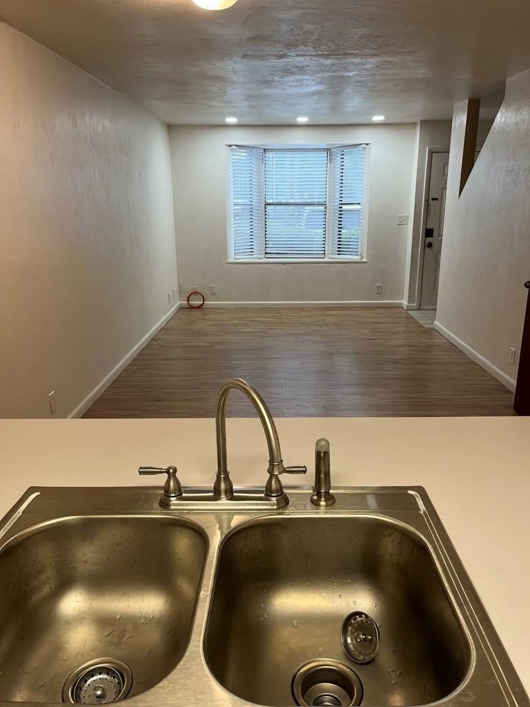 2560 SW 31st Pl – photo 5
