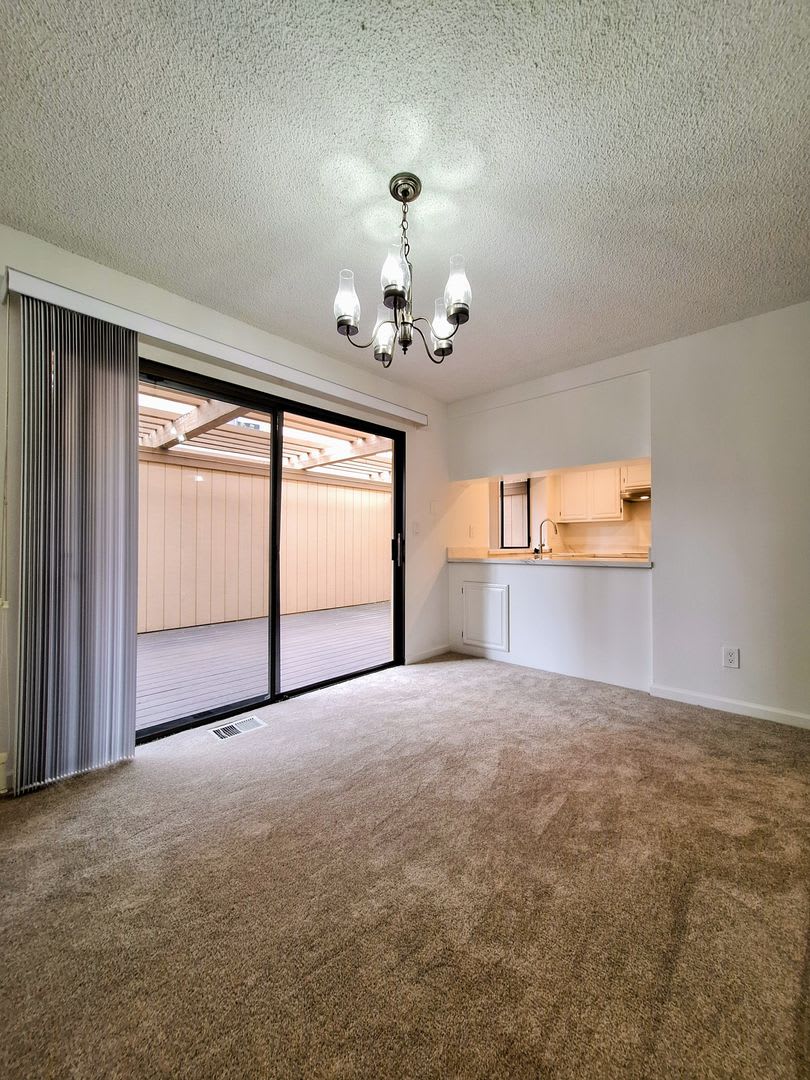 Remodeled 3Bd 3 Story Townhouse With Attached Garage – photo 3