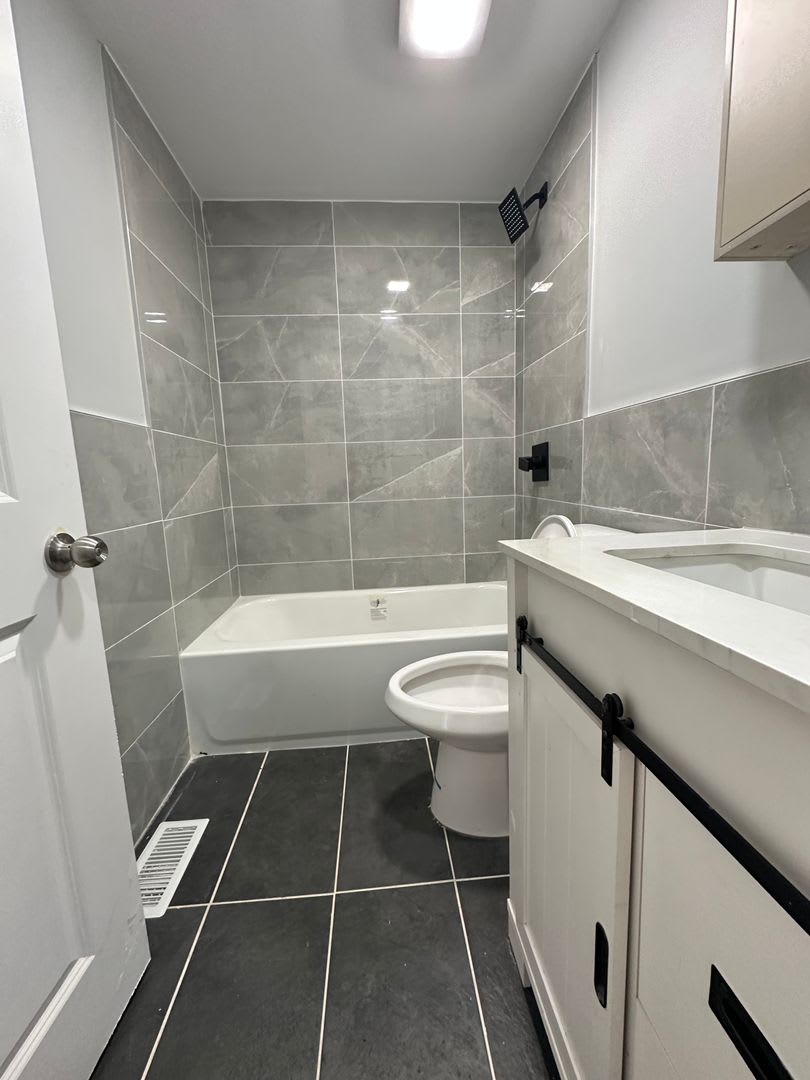 3B1.5B House in East Passyunk area Available NOW – photo 5