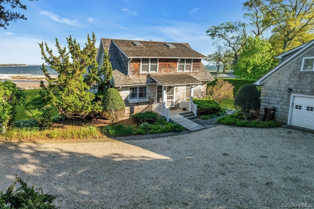 10450 New Suffolk Avenue – photo 4