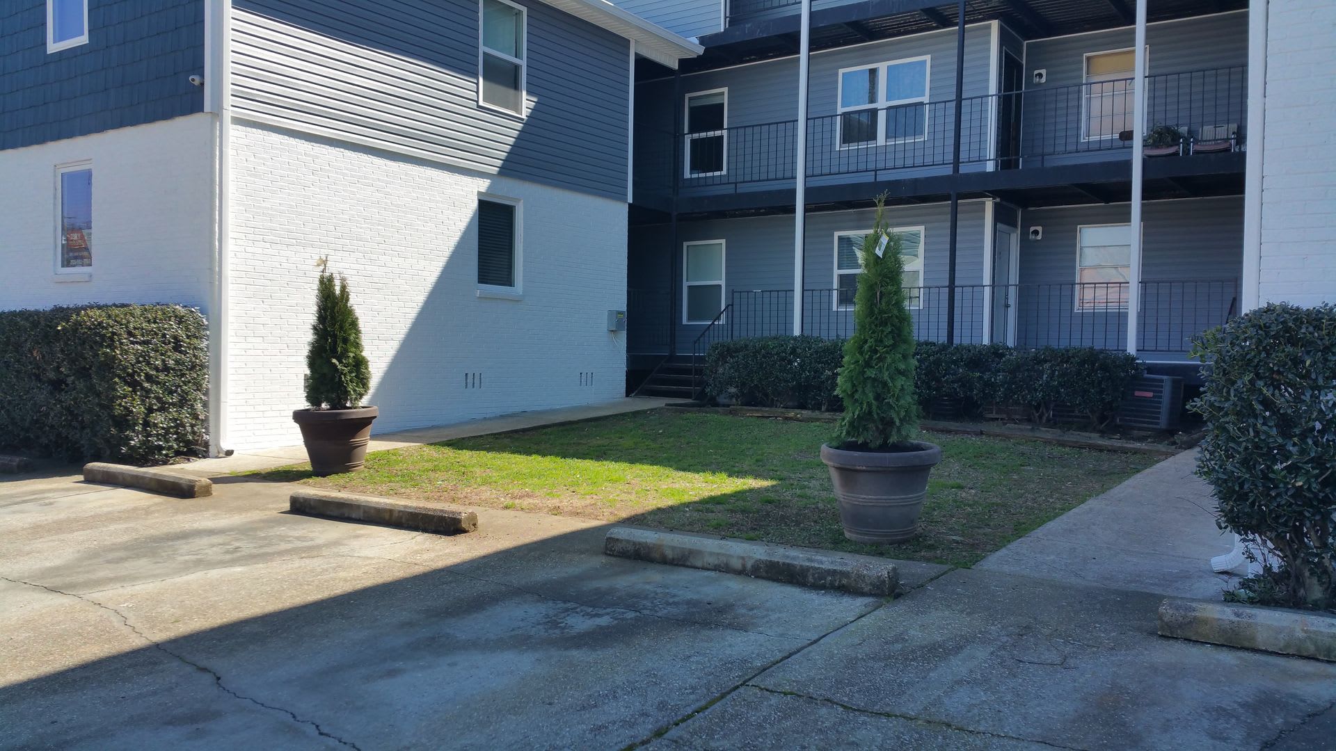 Avondale III Apartments – photo 3