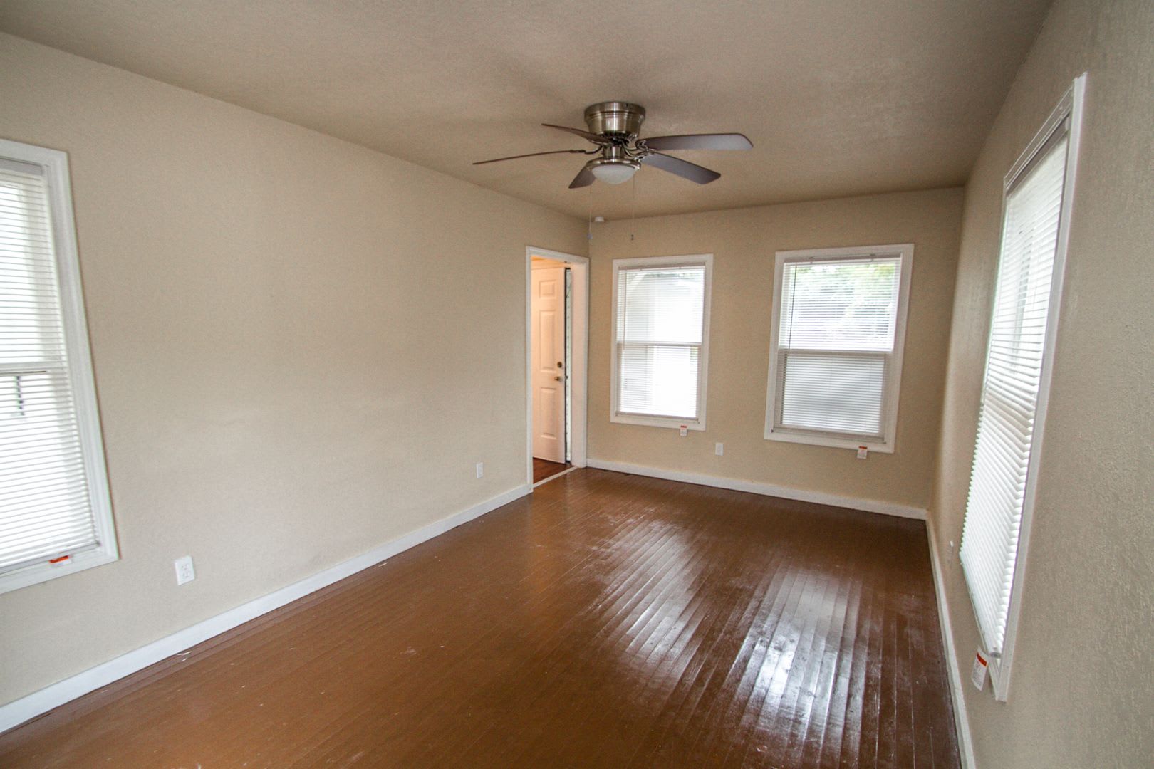 930 Poinsettia – photo 4