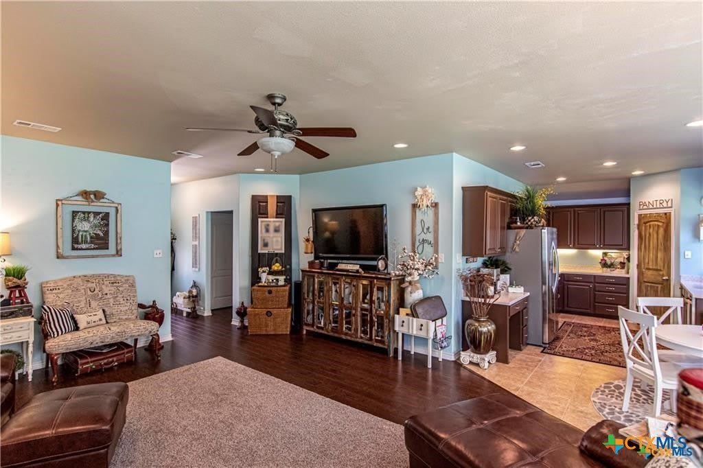 606 E 28Th Avenue – photo 4