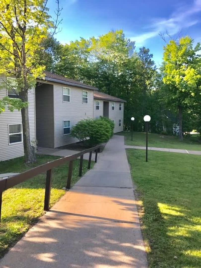 Woodview Village Apartments – photo 3