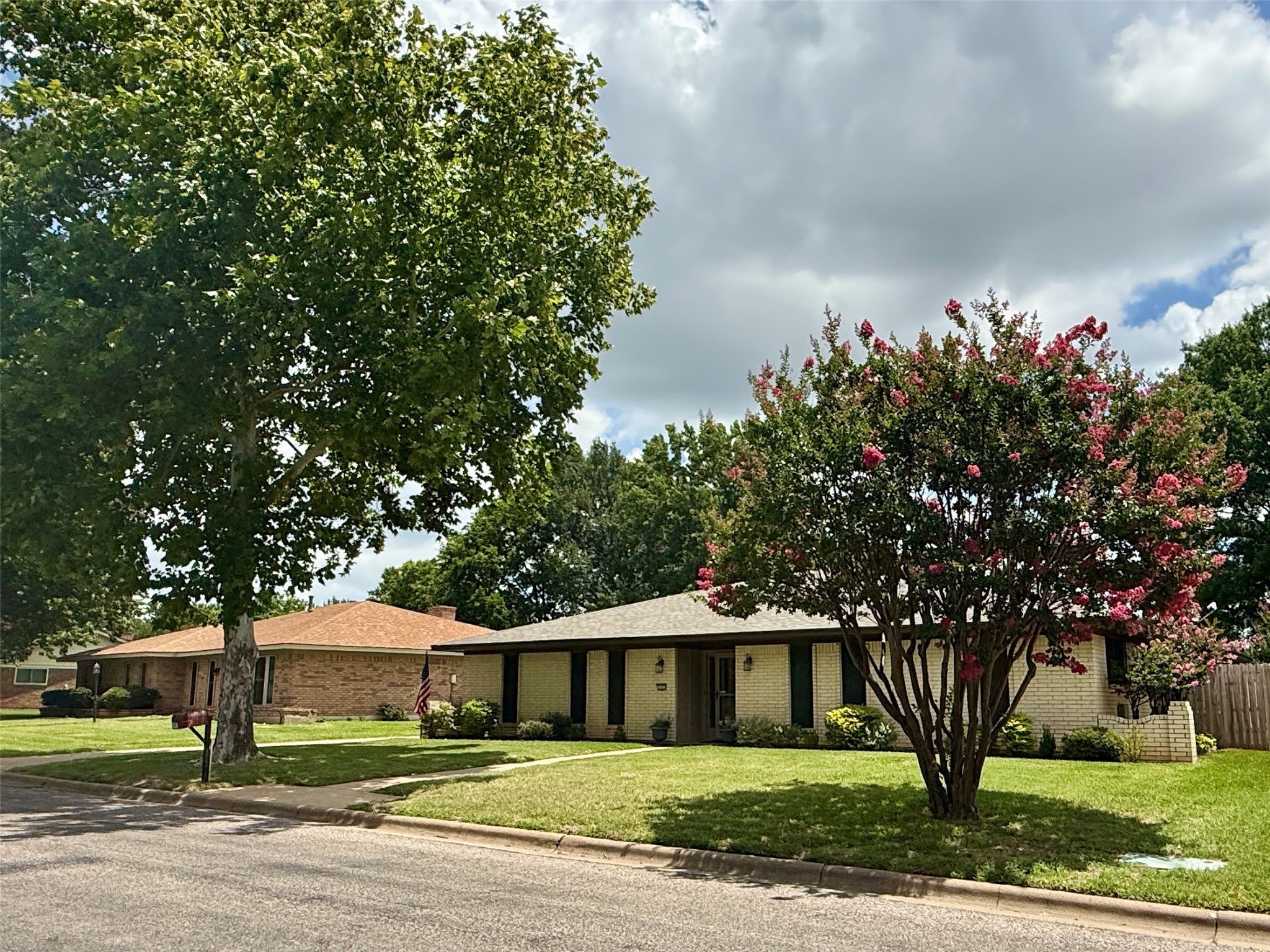 3005 Anthony Drive – photo 3