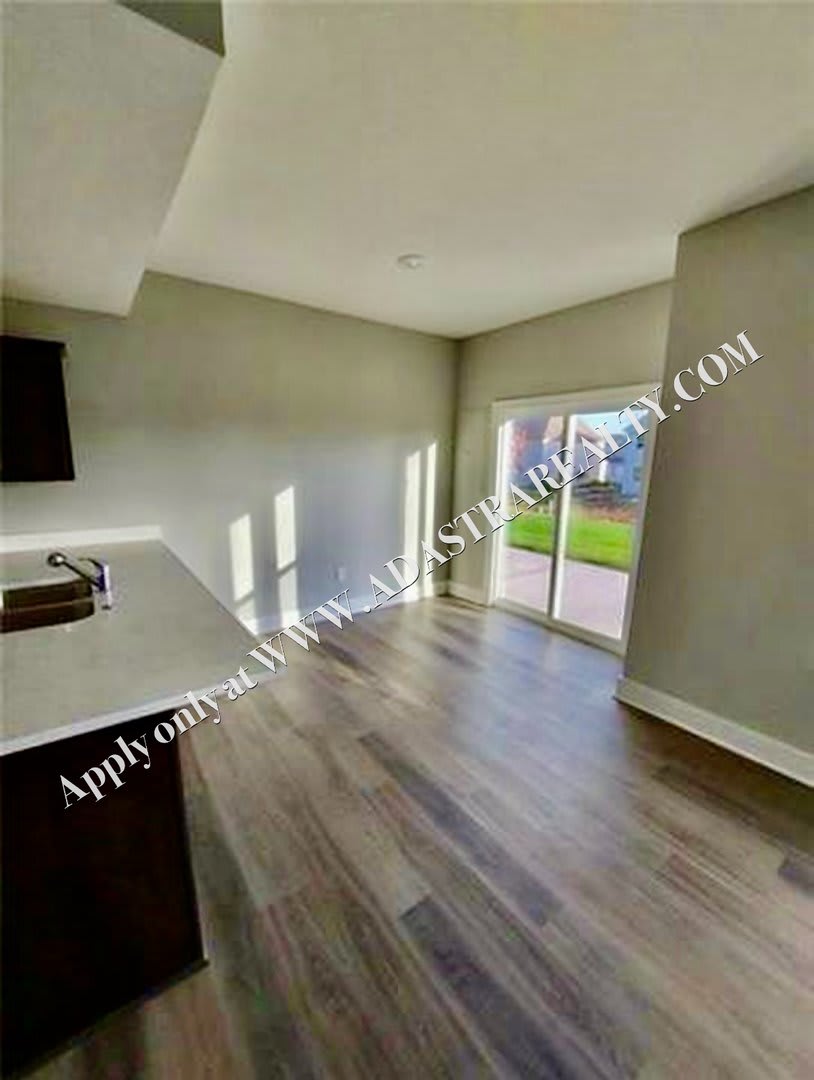Nice 3 Bed 3 Bath Townhome in Louisburg-Available NOW!! – photo 4