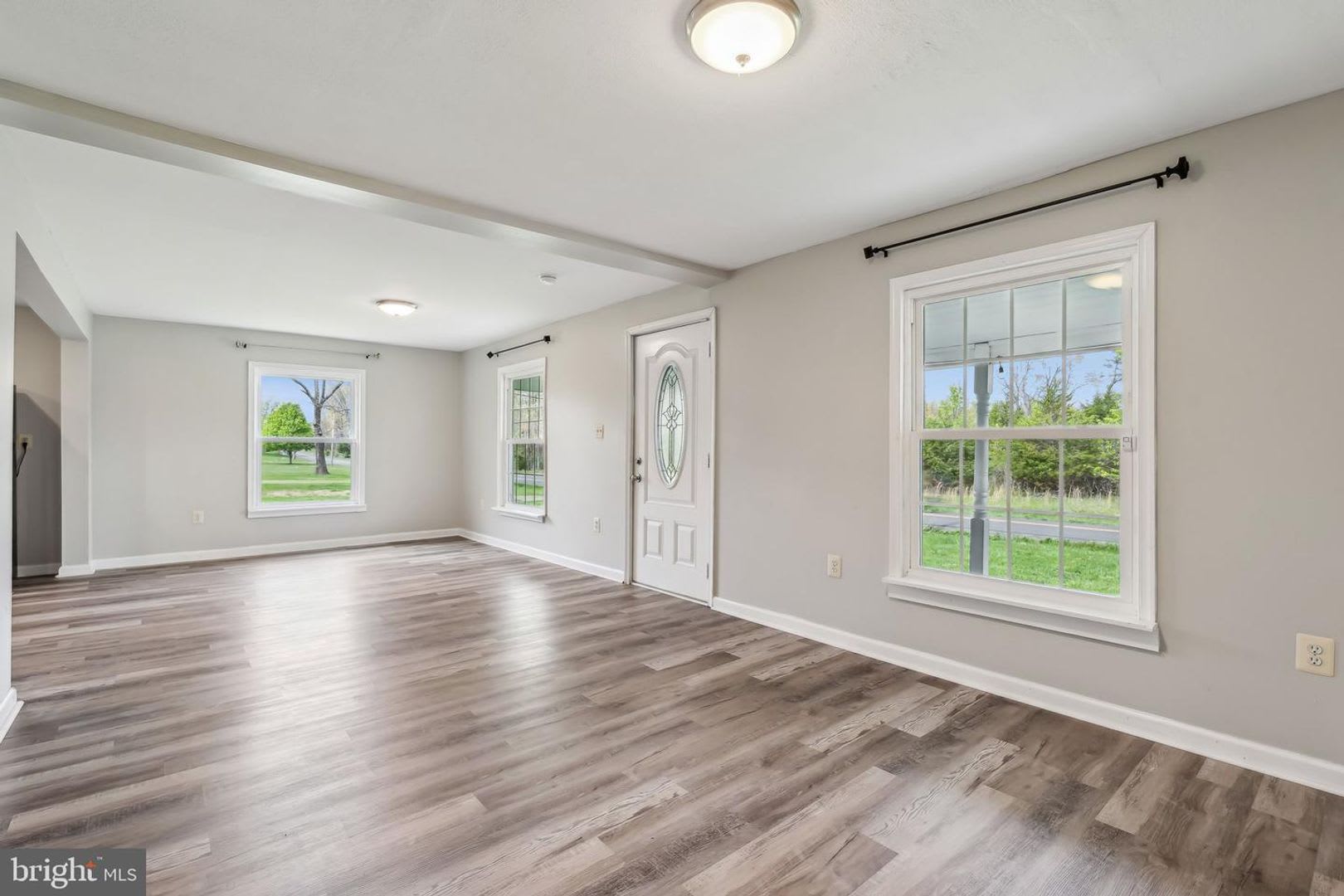 Experience The Perfect Blend Of Peaceful Country Charm And Modern Comfort In This Beautifully Refreshed Residence Ideally Situated Between Gainesville And Warrenton – photo 3