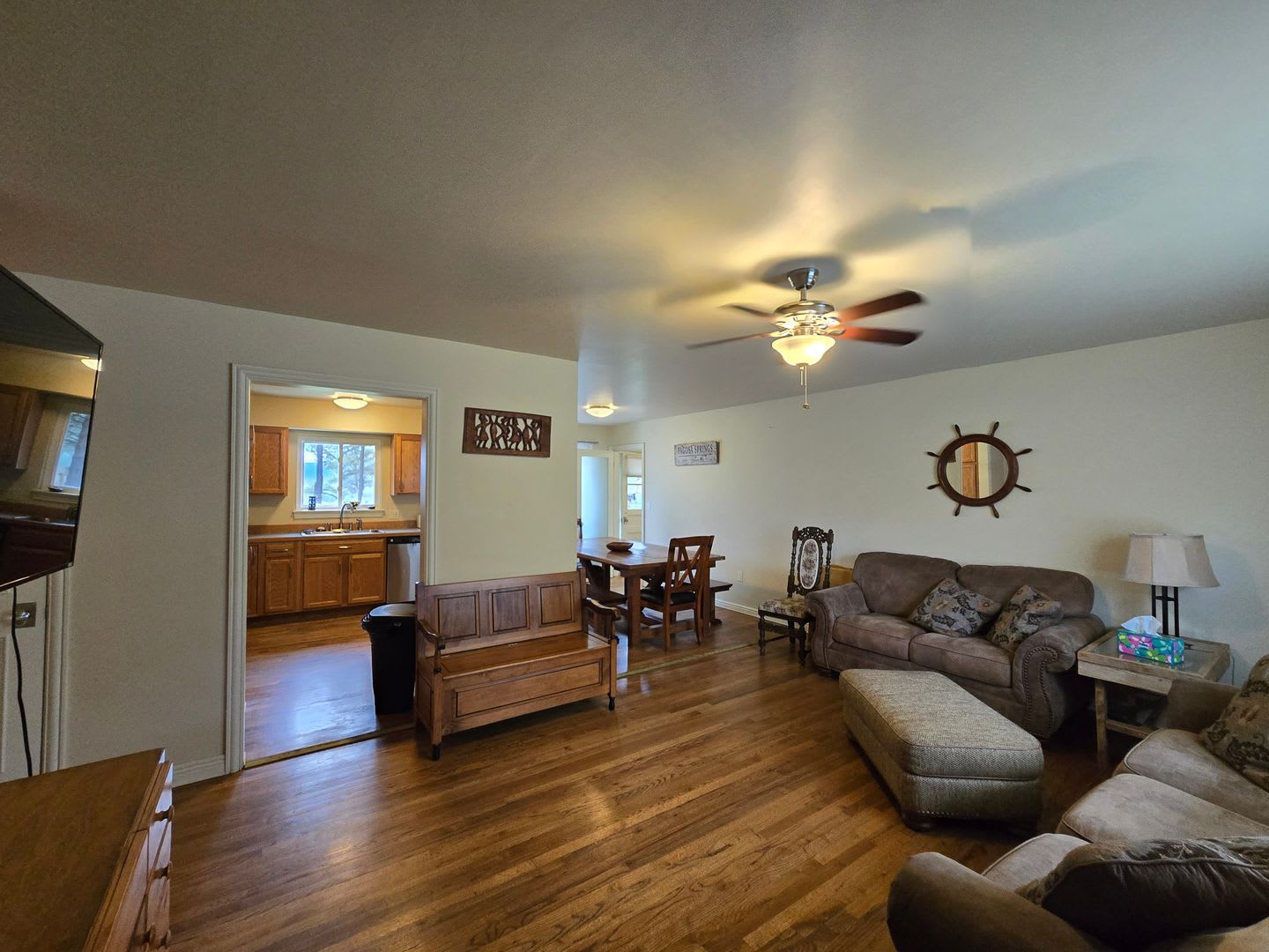 *Fully Furnished 3Bd/1Bath W/Single Car Garage – photo 2