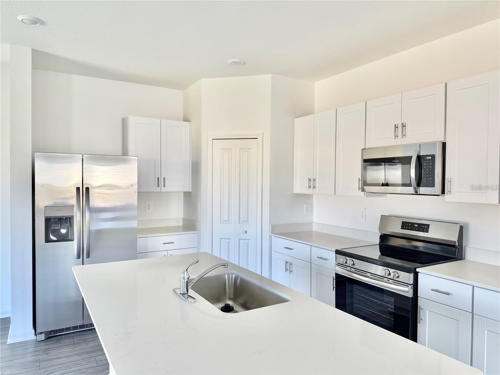 3783 NE 30TH Terrace – photo 5