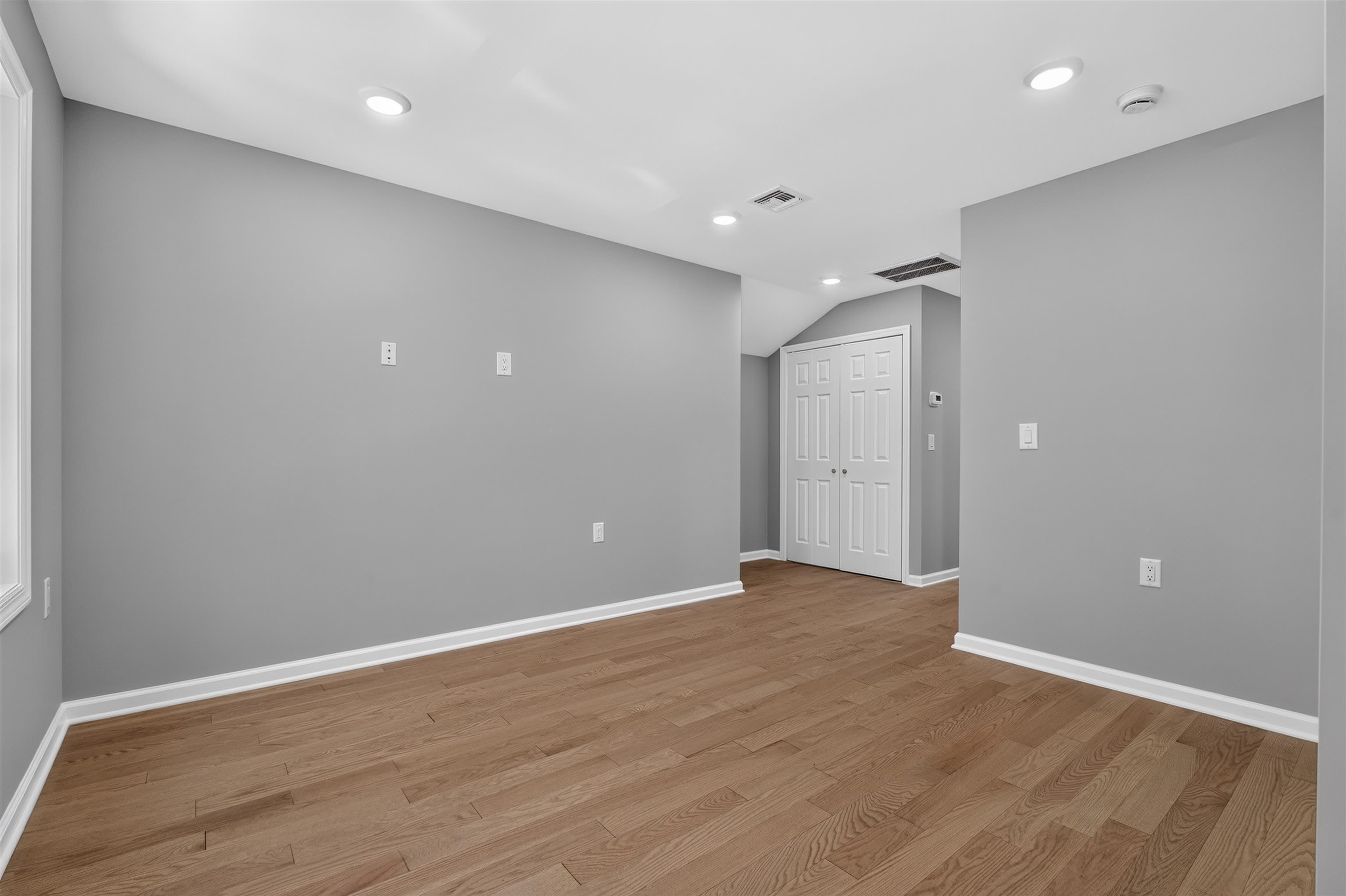 74 W 52ND ST – photo 4