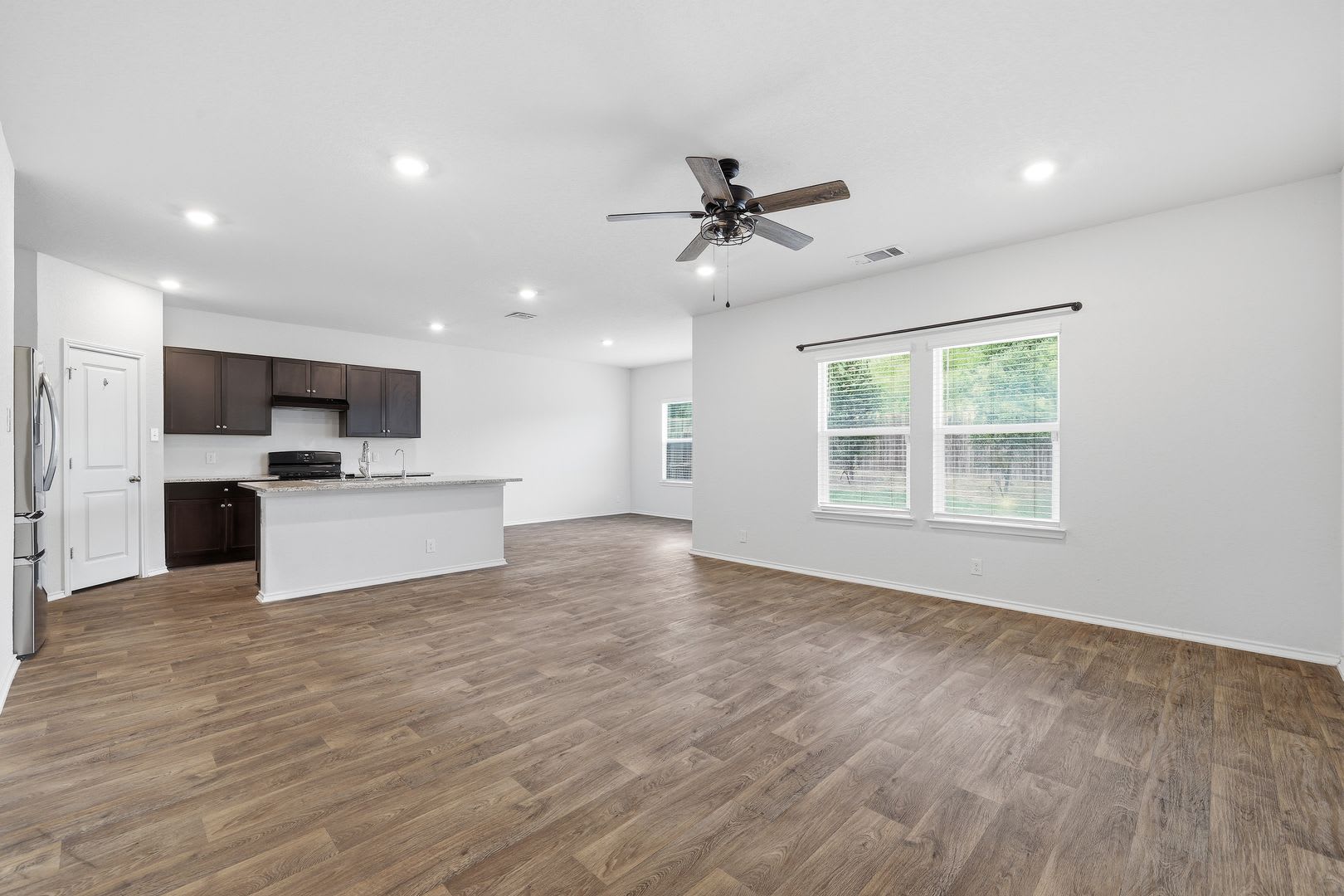 Move In Special One Week Free Two Story Home Near Lackland Afb With Loft No Rear Neighbors – photo 5