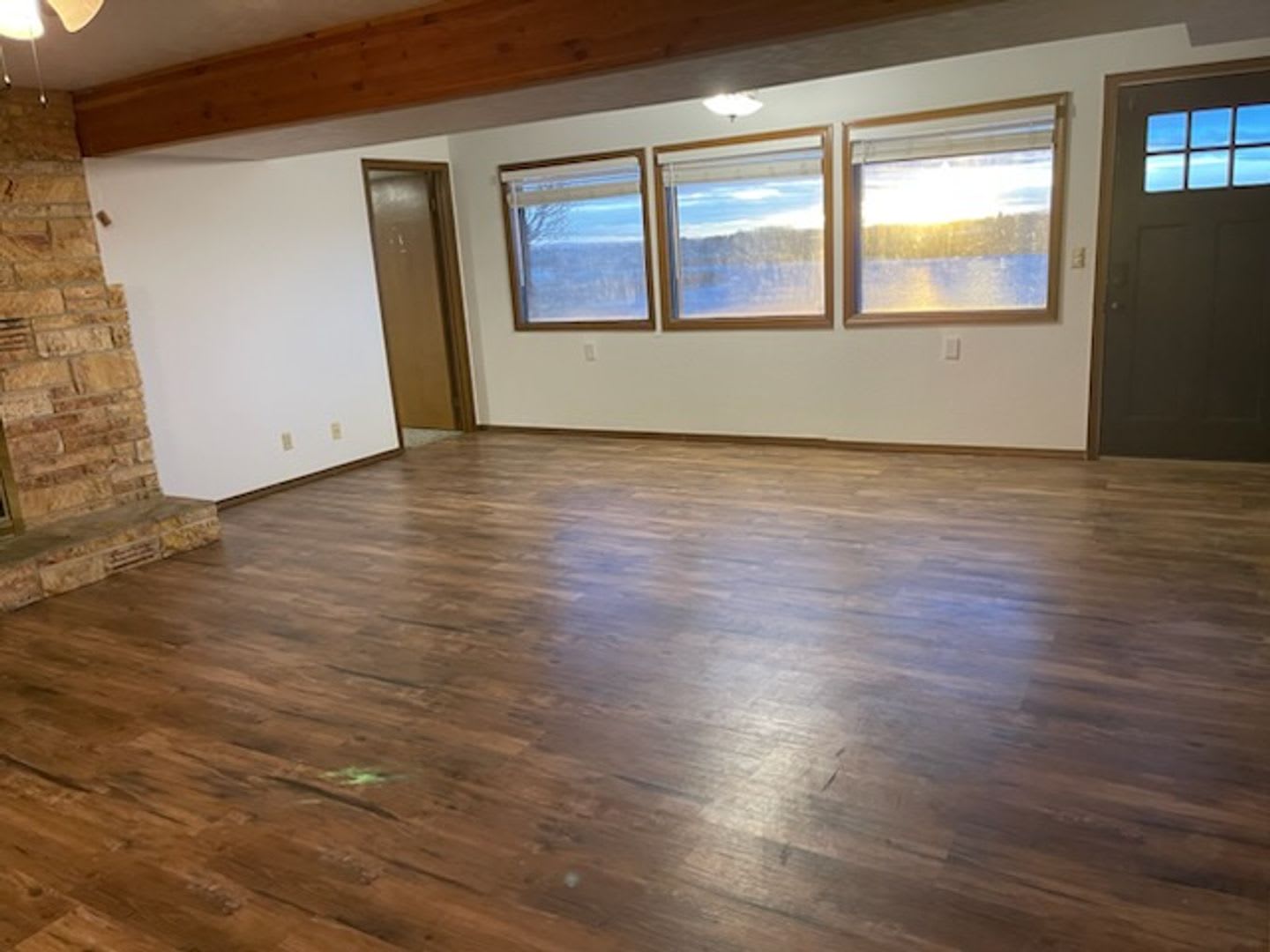 Waterfront! Sunset views! 3 bdrms! Attached garage! Private driveway! – photo 5