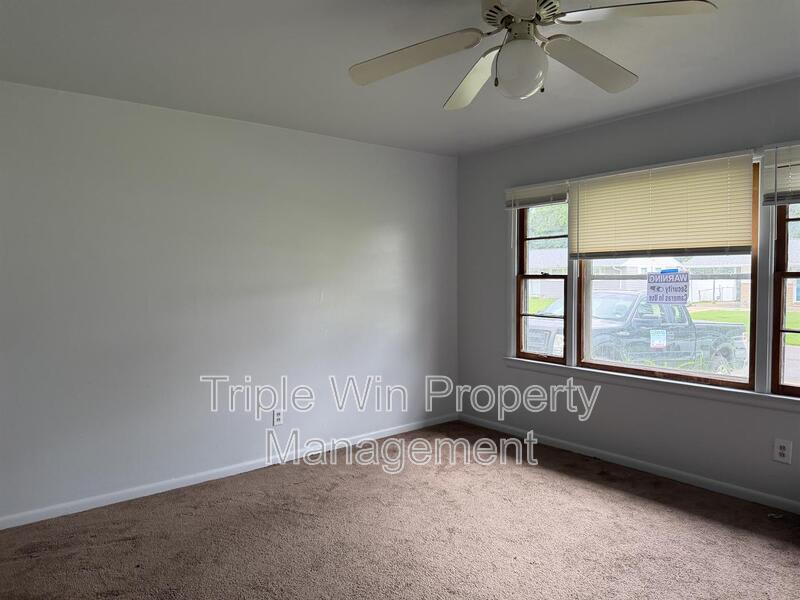 1695 Crowder Dr – photo 2