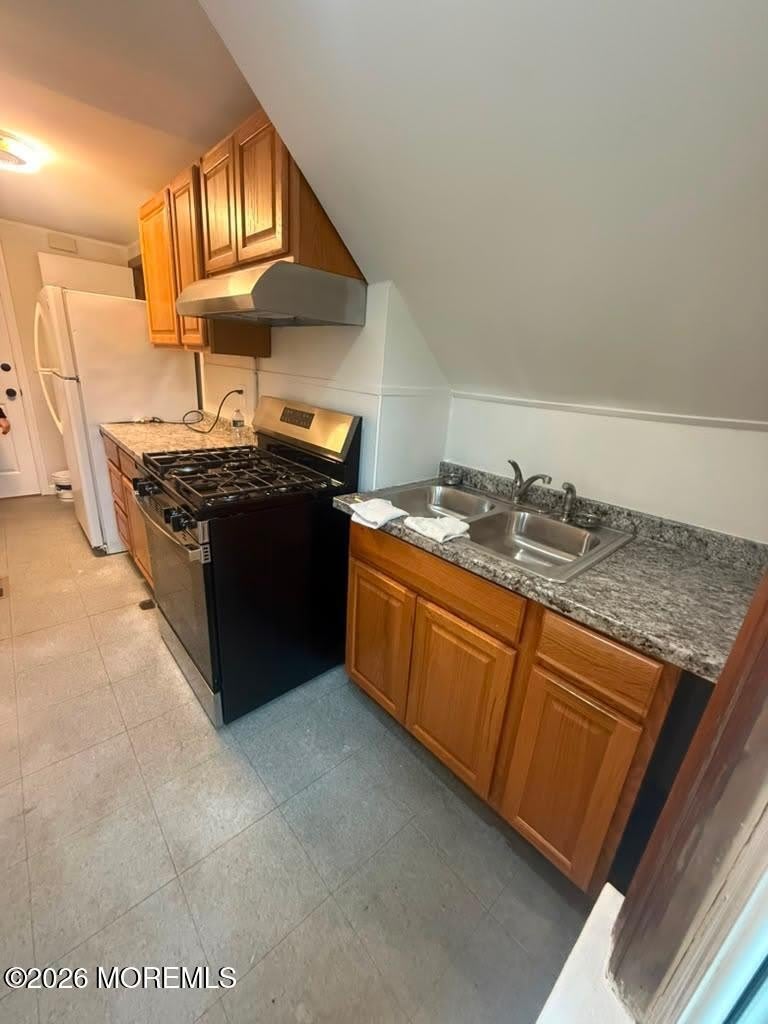 560 Lillie Road – photo 2
