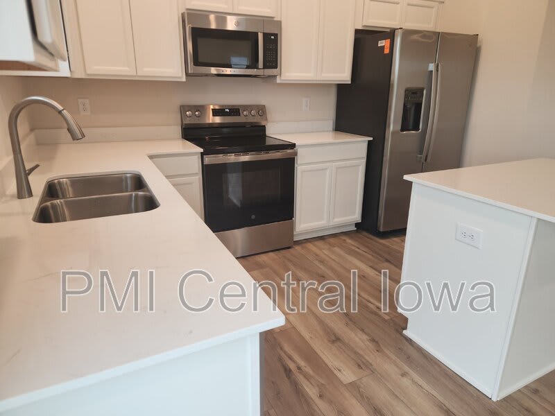 2940 Lund Street – photo 3