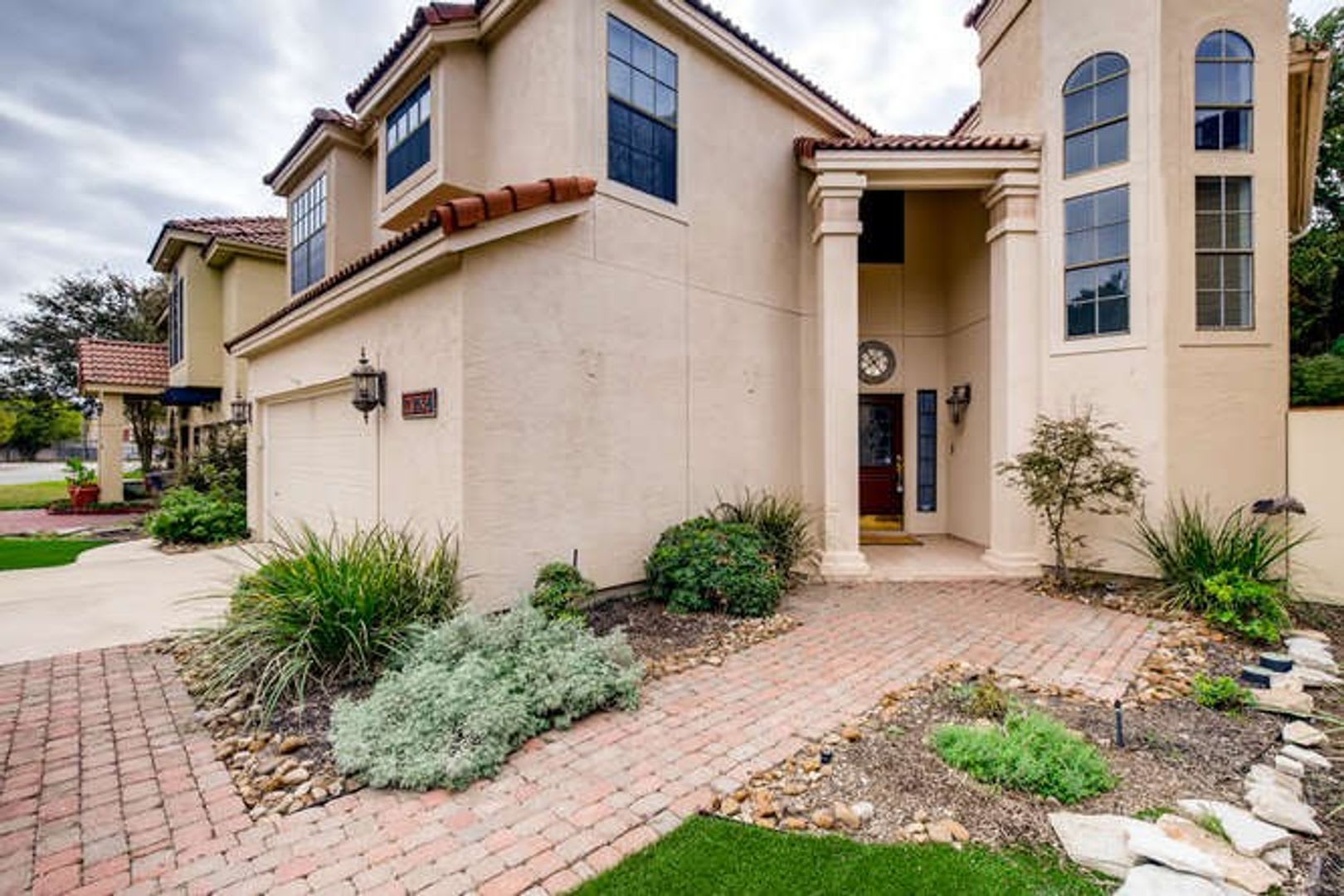 Custom 3 BR/2.5 Bath in N.E. San Antonio – photo 2