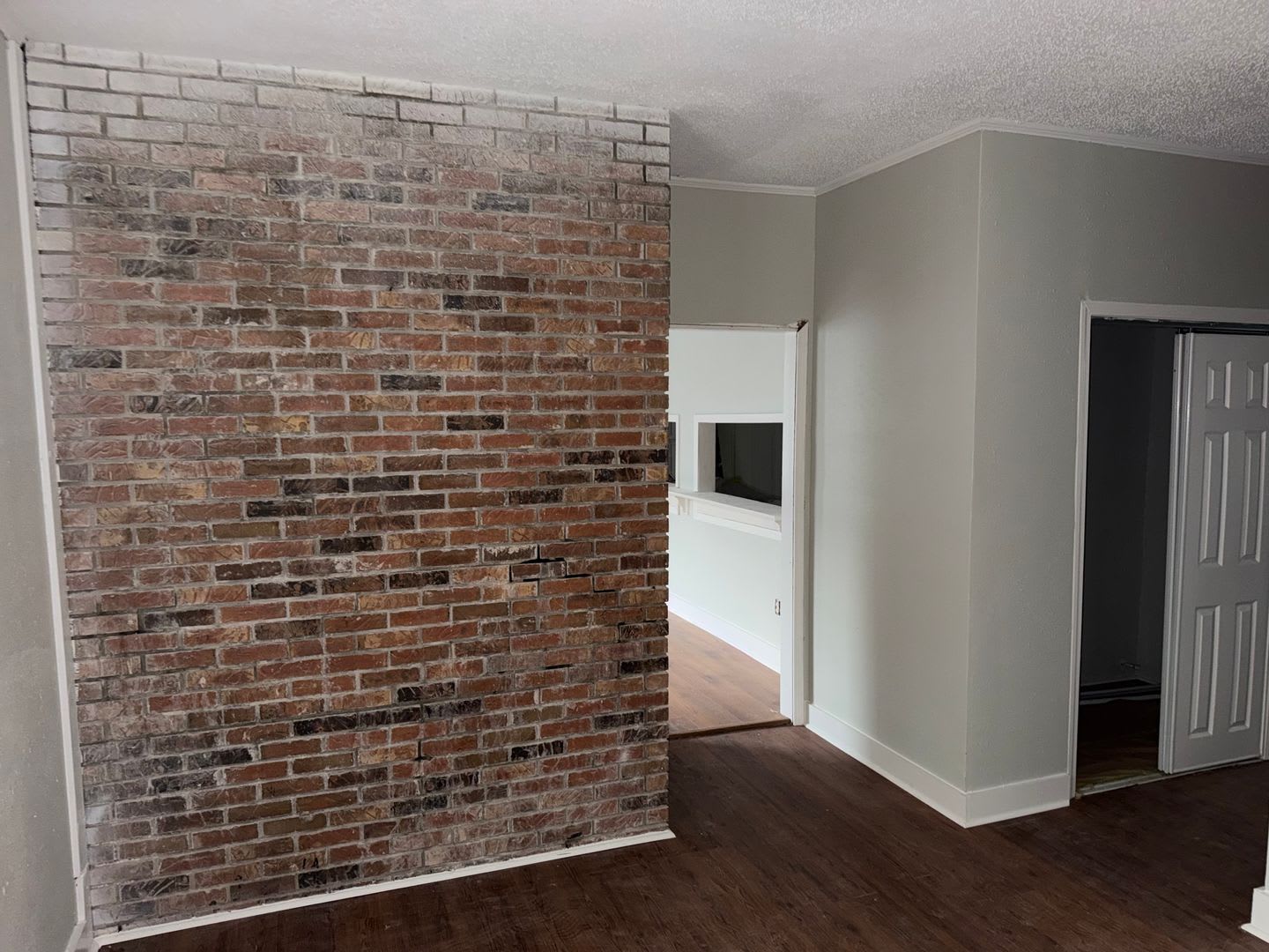 5 bedrooms 2 baths – photo 2