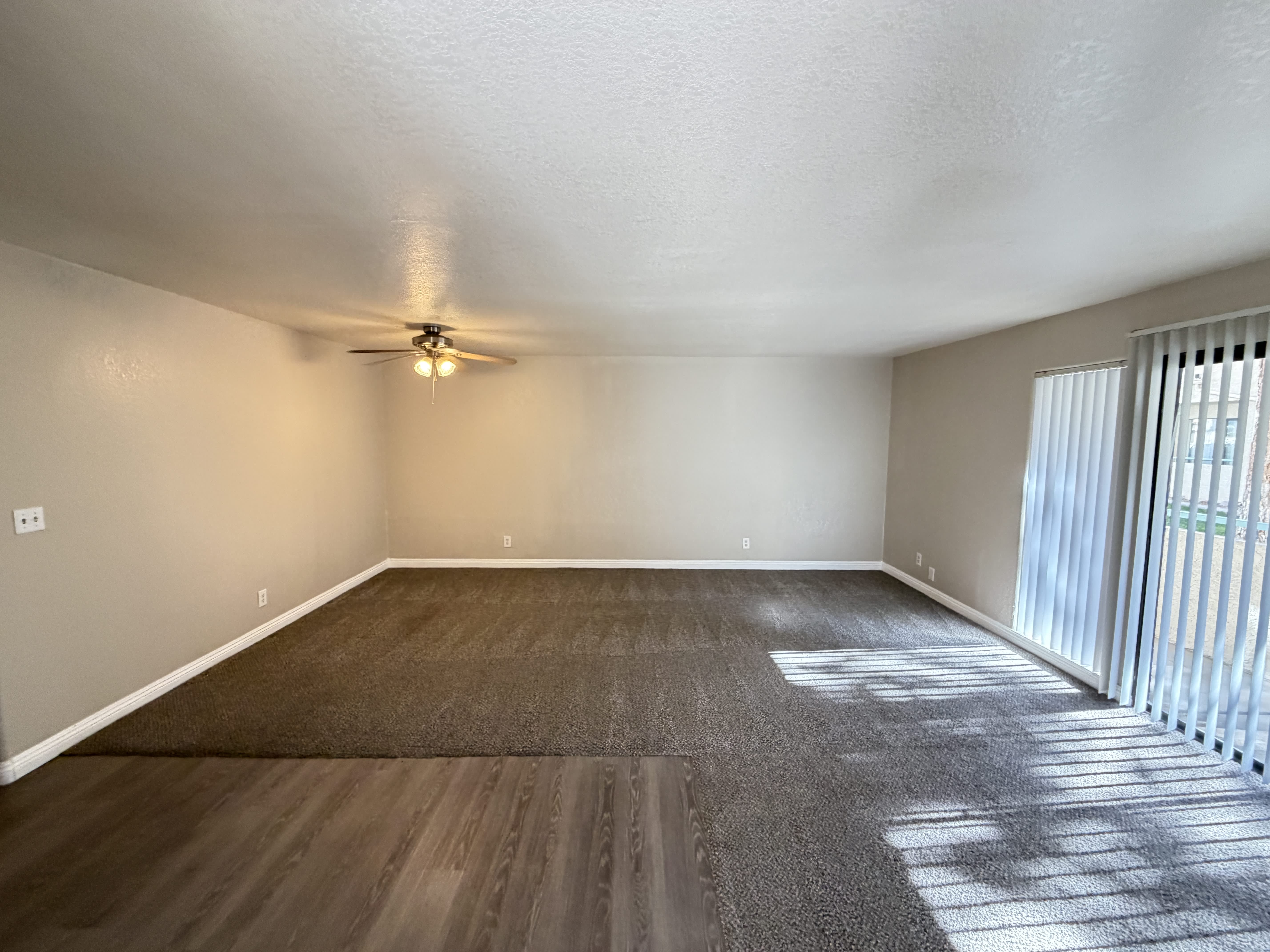 960 N Sloan Ln Apt 104 – photo 4