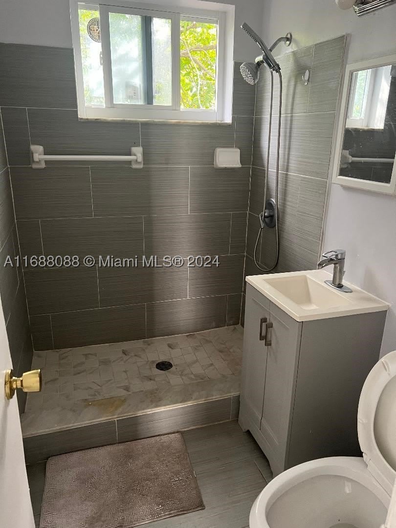 2419 Lincoln St – photo 3