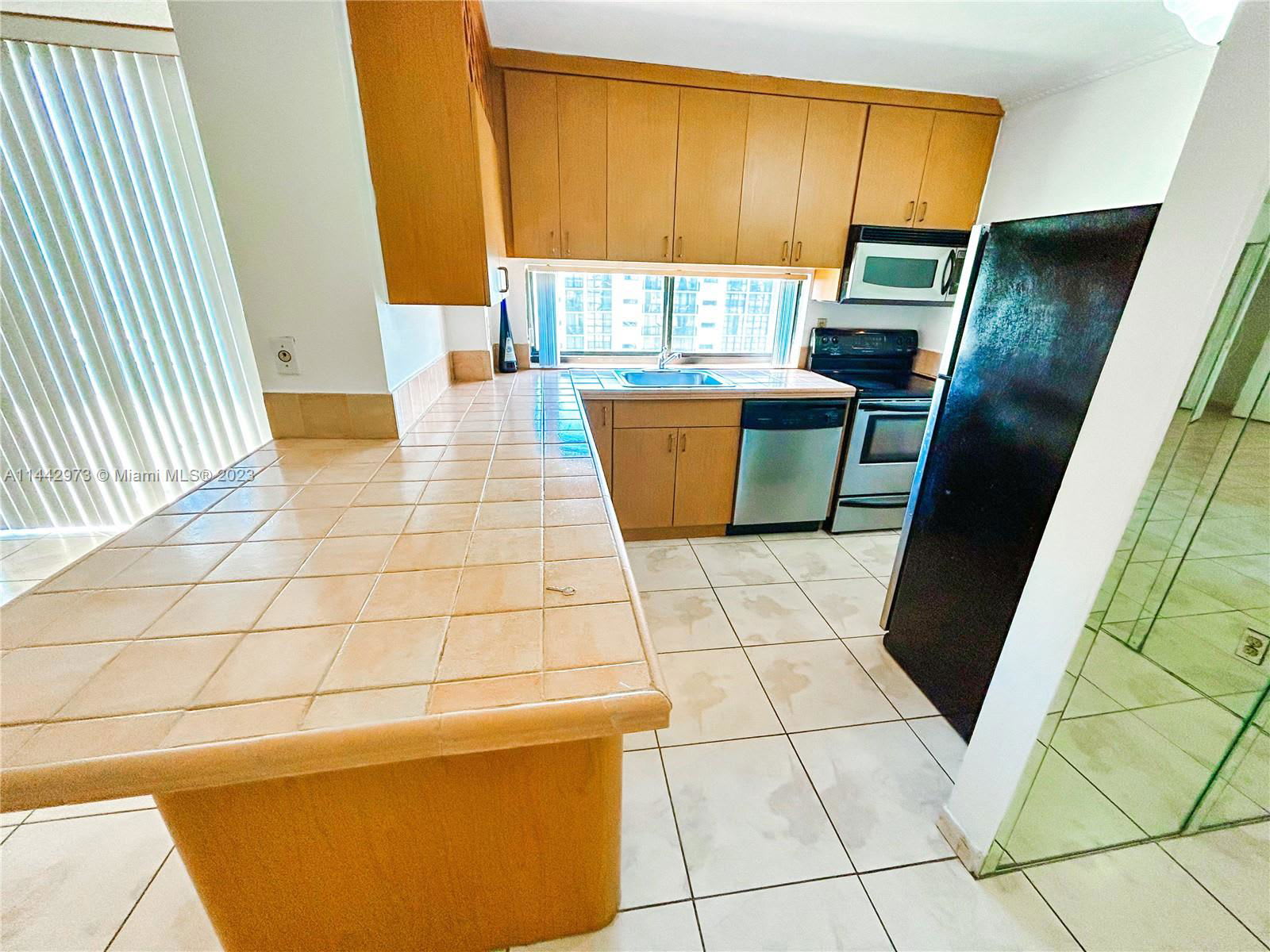 17011 North Bay Road – photo 4